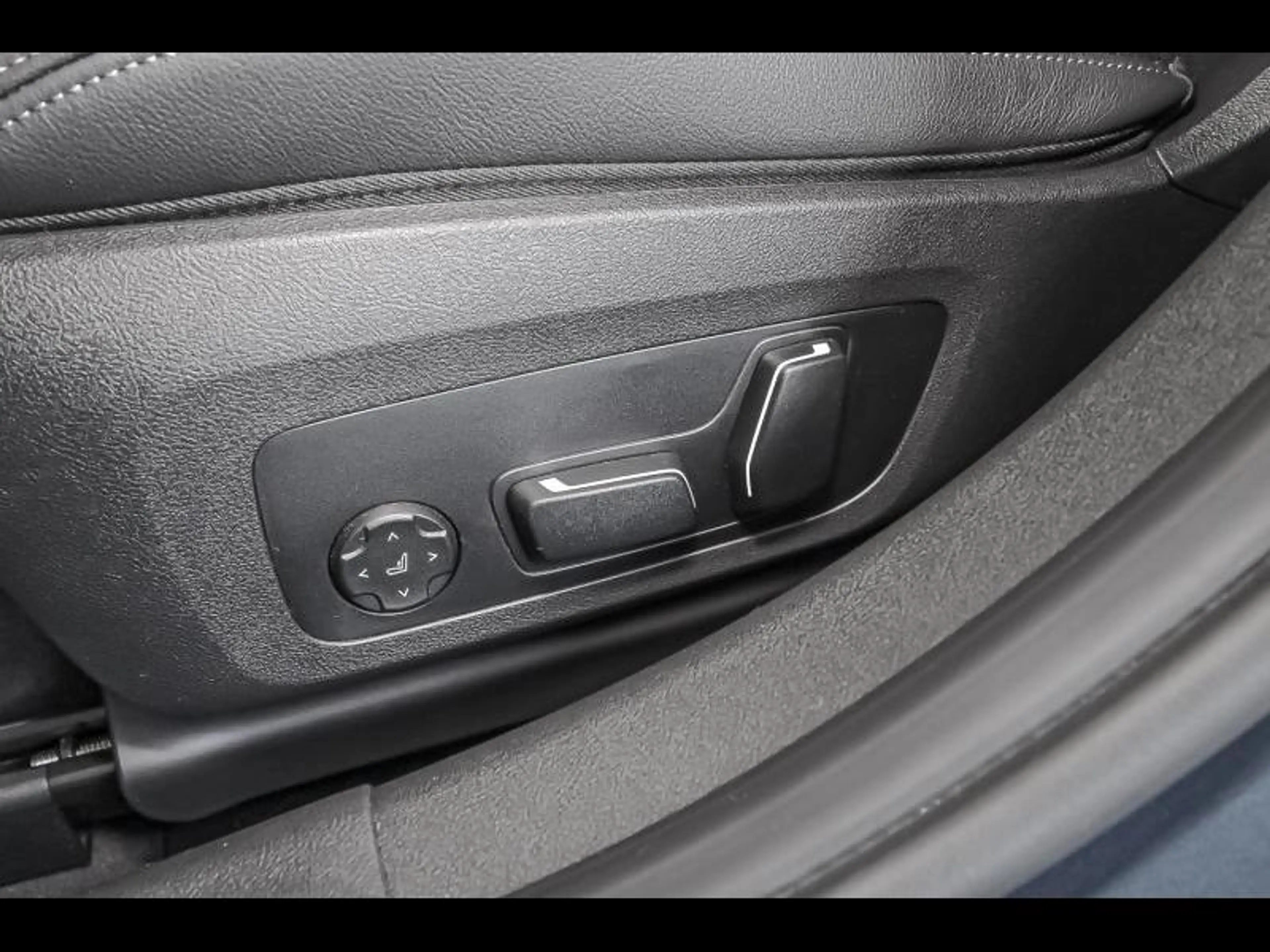 BMW 330 e xDrive Touring - M Pack — photo 20