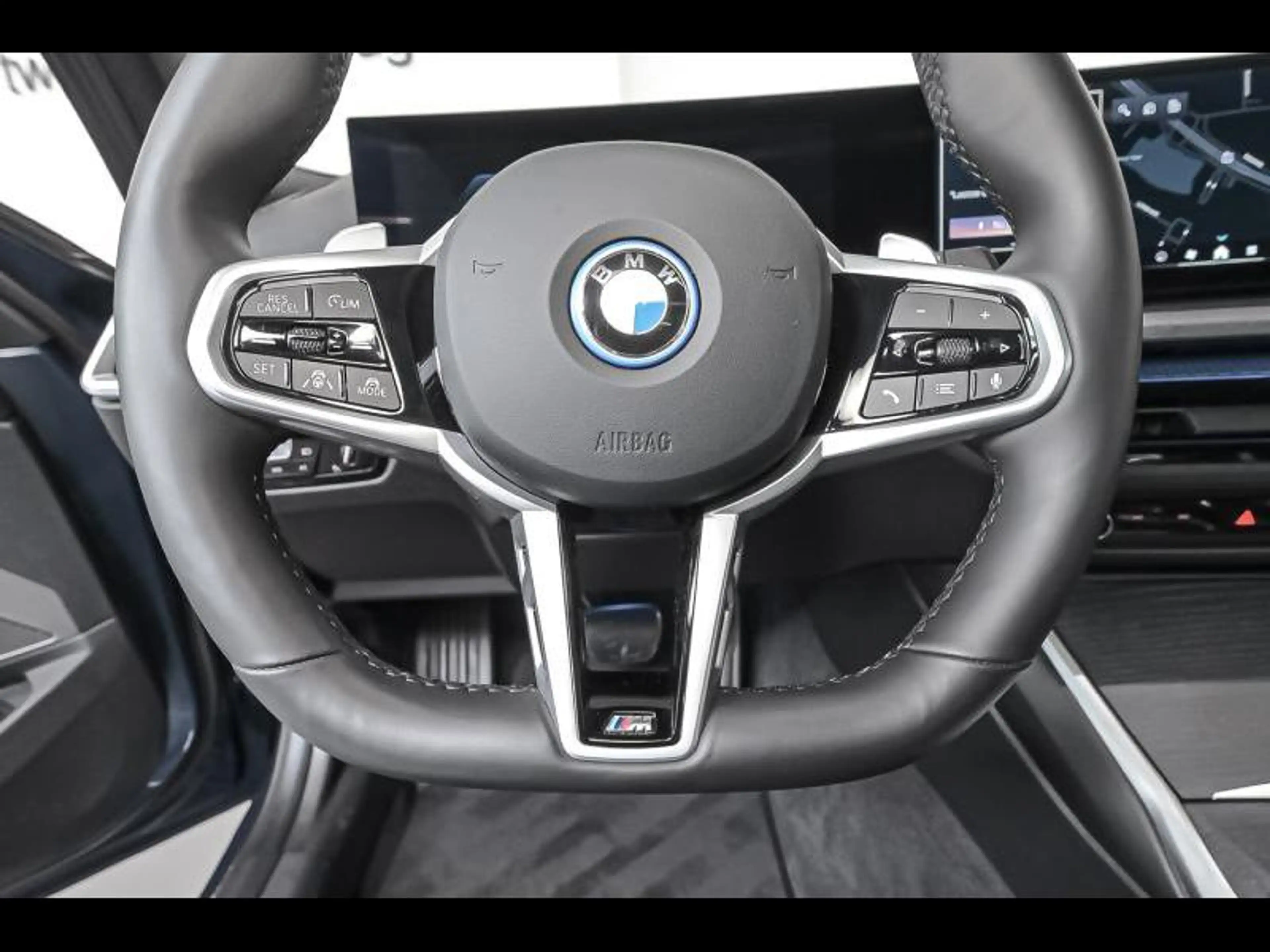 BMW 330 e xDrive Touring - M Pack — photo 9