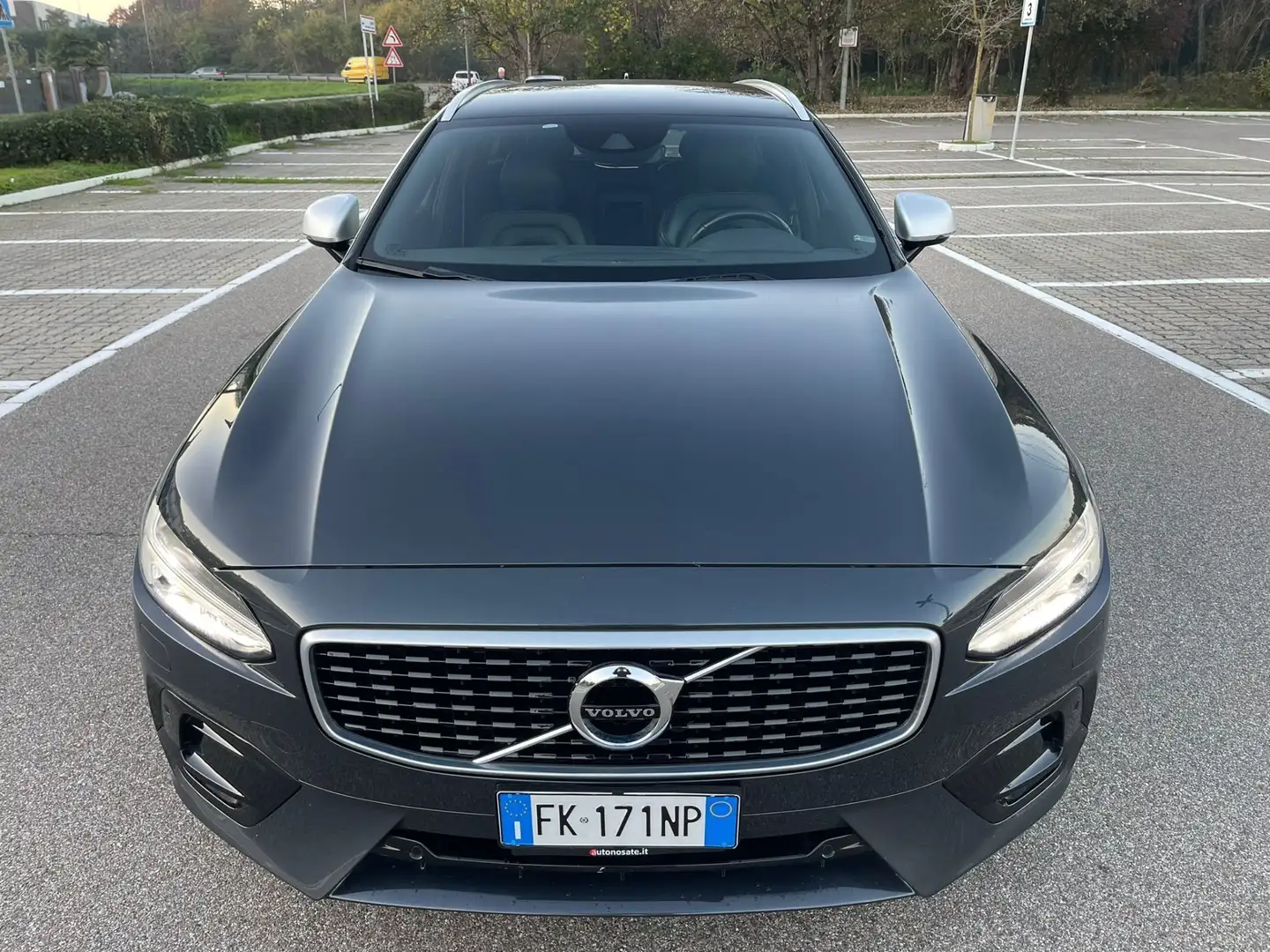Volvo V90 2.0 d4 R-design awd geartronic Nero - 1