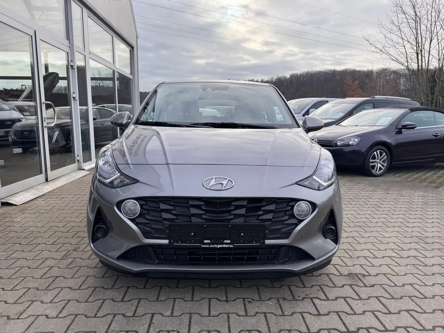 Hyundai i10 1.0 67PS MFL Bluetooth AnroidAuto/CarPlay Grijs - 2