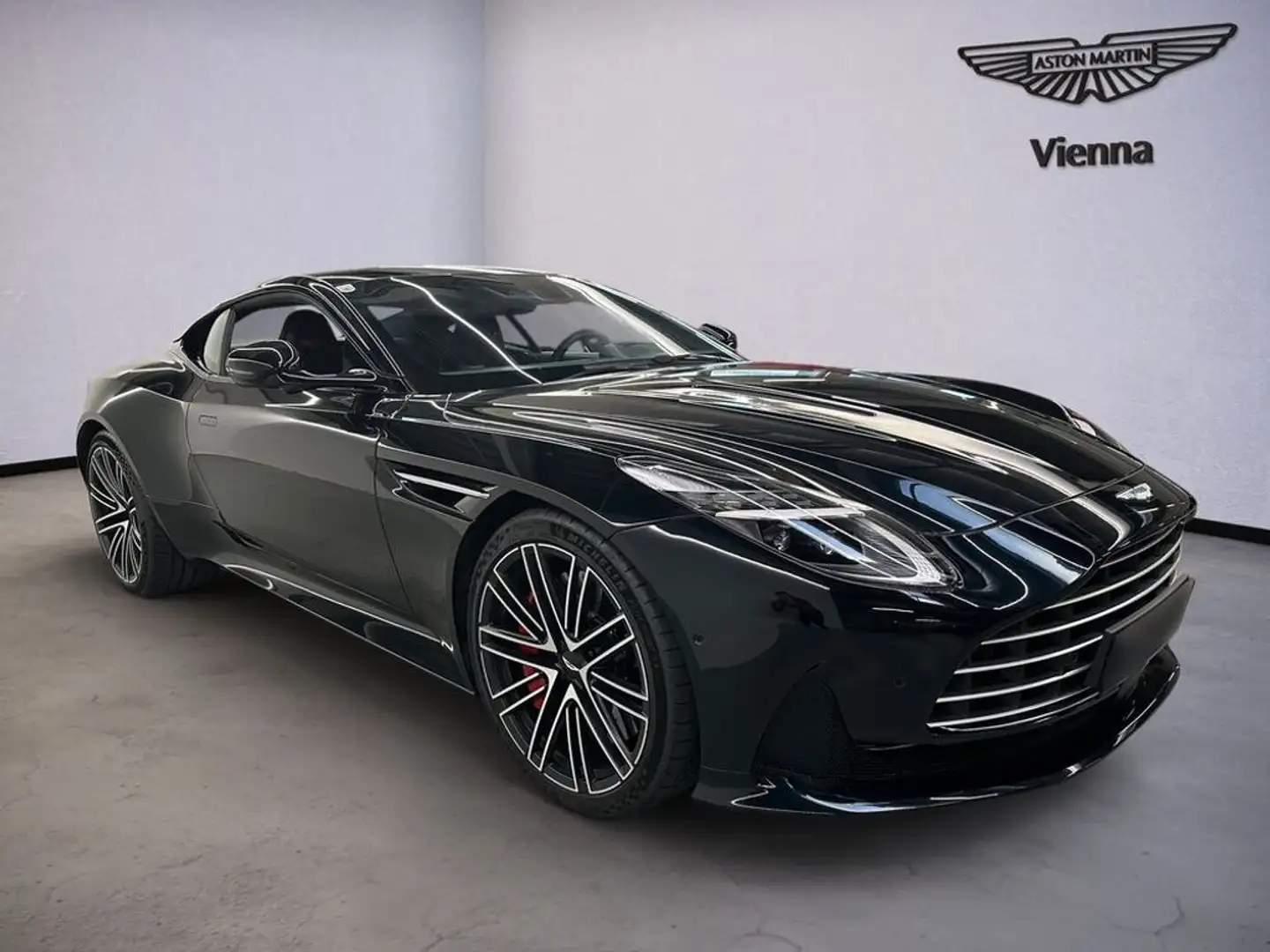 Aston Martin DB12 | Onyx Black | Inspire Sport | Dark Chrome Schwarz - 2