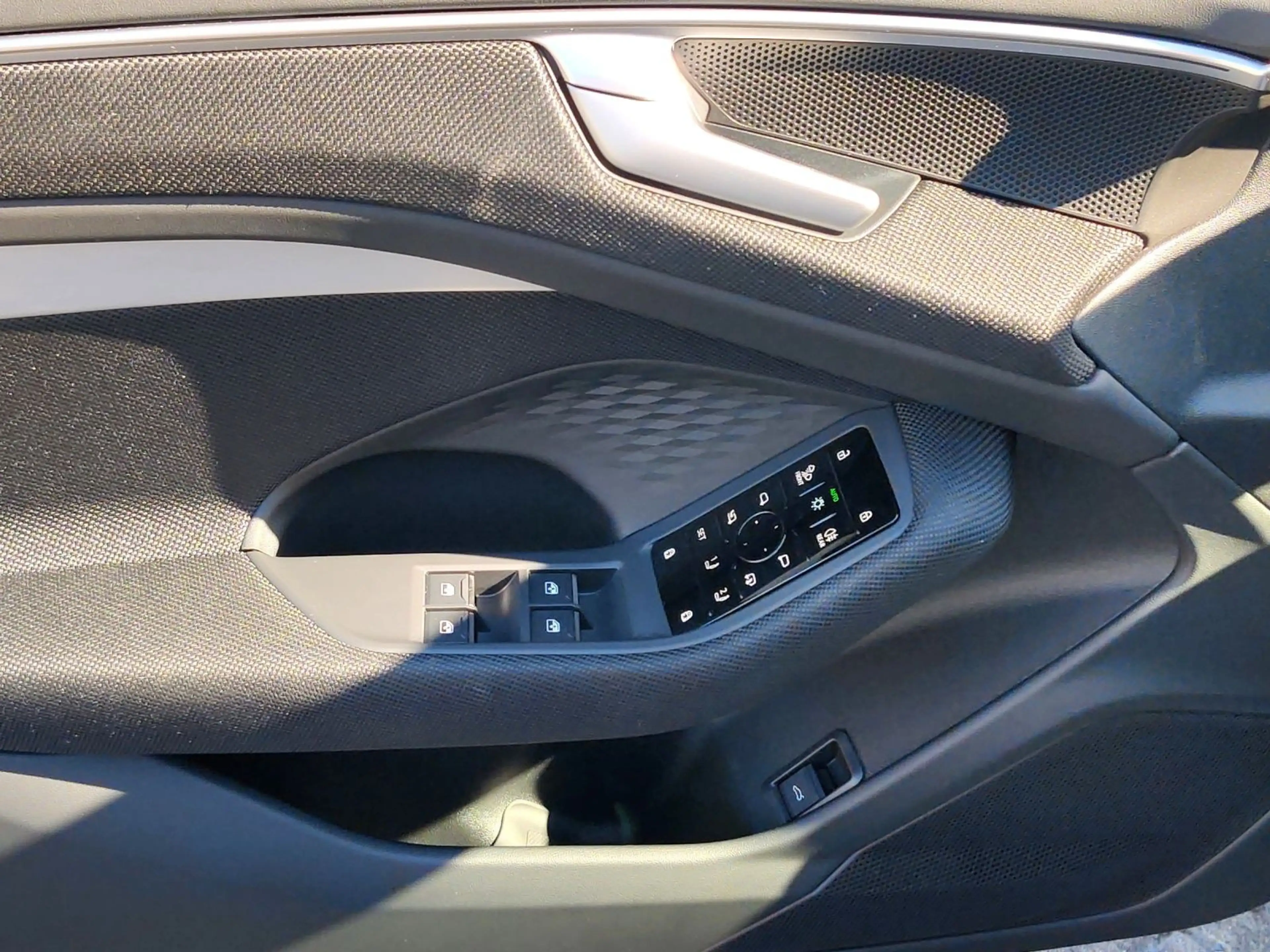 Audi A6 TDI quattro 150 kW Matrix*Pano*AHK*360° — photo 15