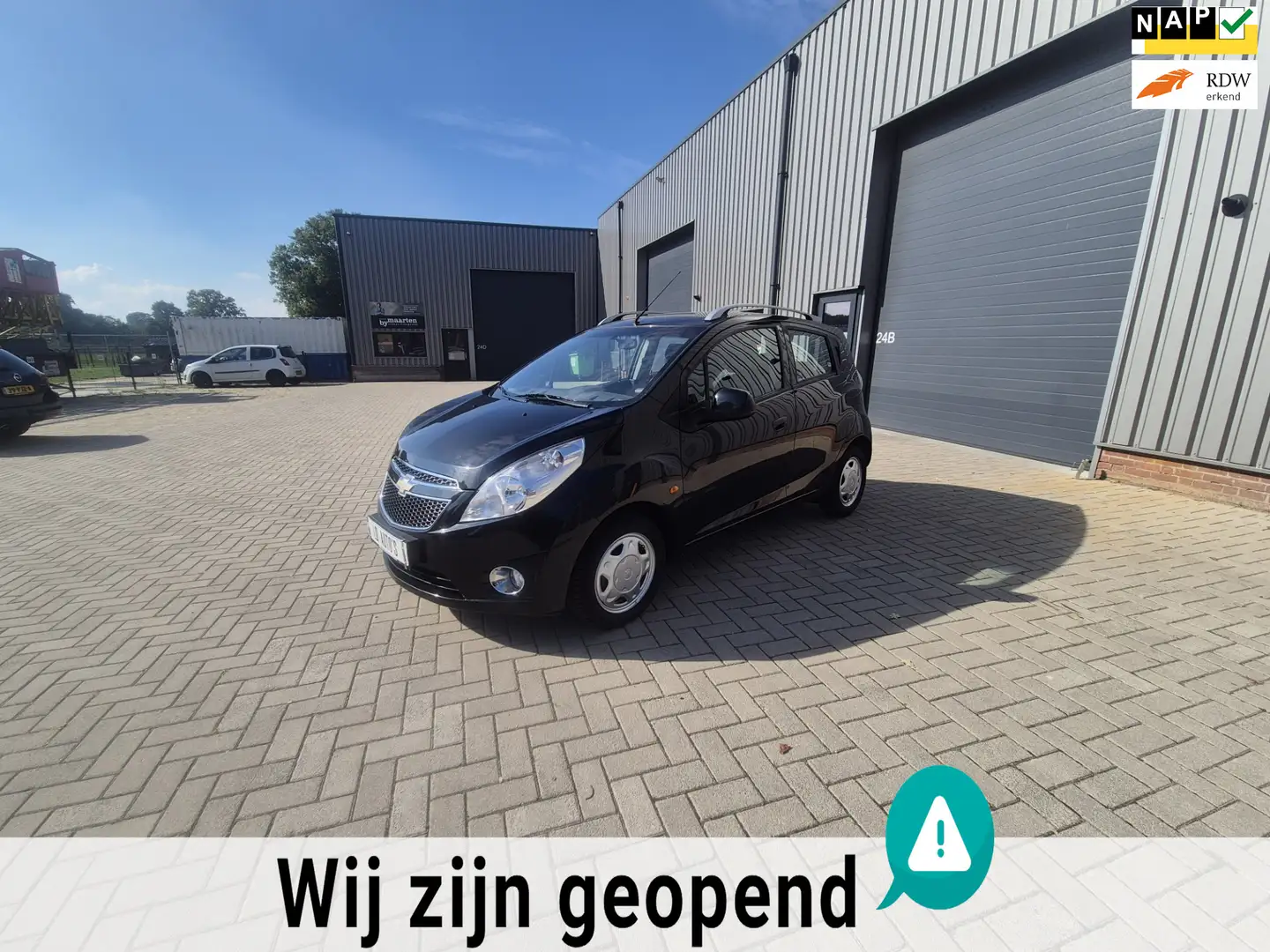 Chevrolet Spark 1.0 16V LT ACTIE MEENEEMPRIJS € 2850 LAGE KM STAND Zwart - 1