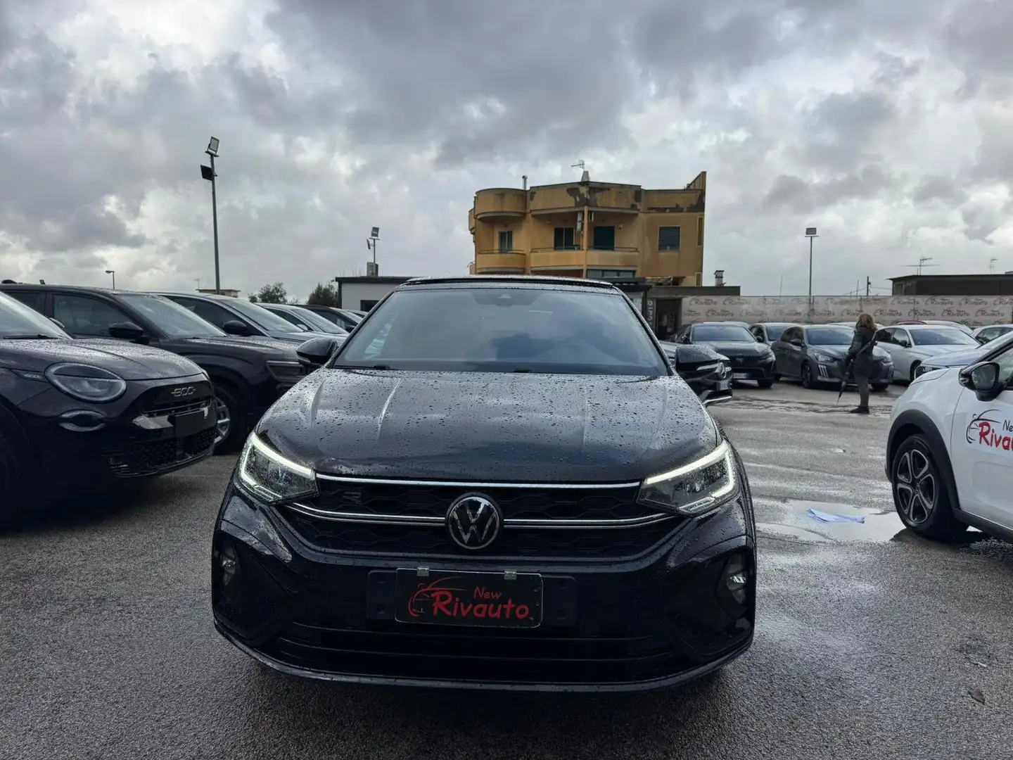 Volkswagen Taigo Taigo 1.0 tsi R-Line 110cv Schwarz - 1