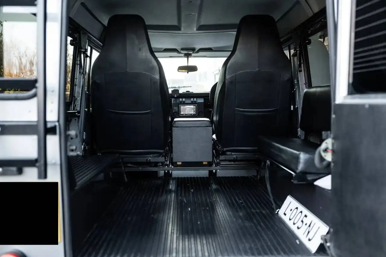 Land Rover Defender 110 Station Wagon, foto 12