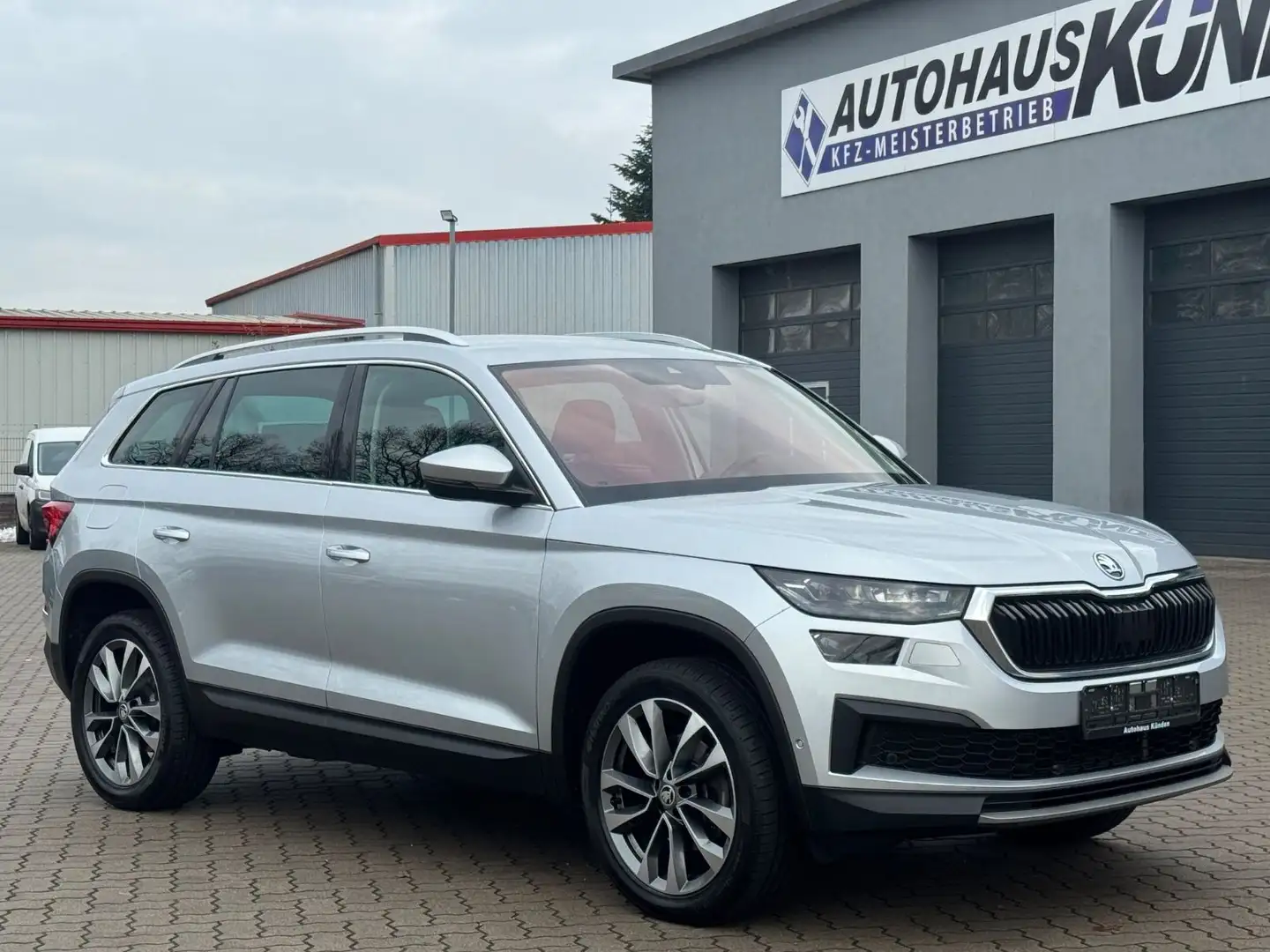 Skoda Kodiaq Tour 2.0 TDI 4x4 °VC°ACC°AHK°Kamera° Silber - 2