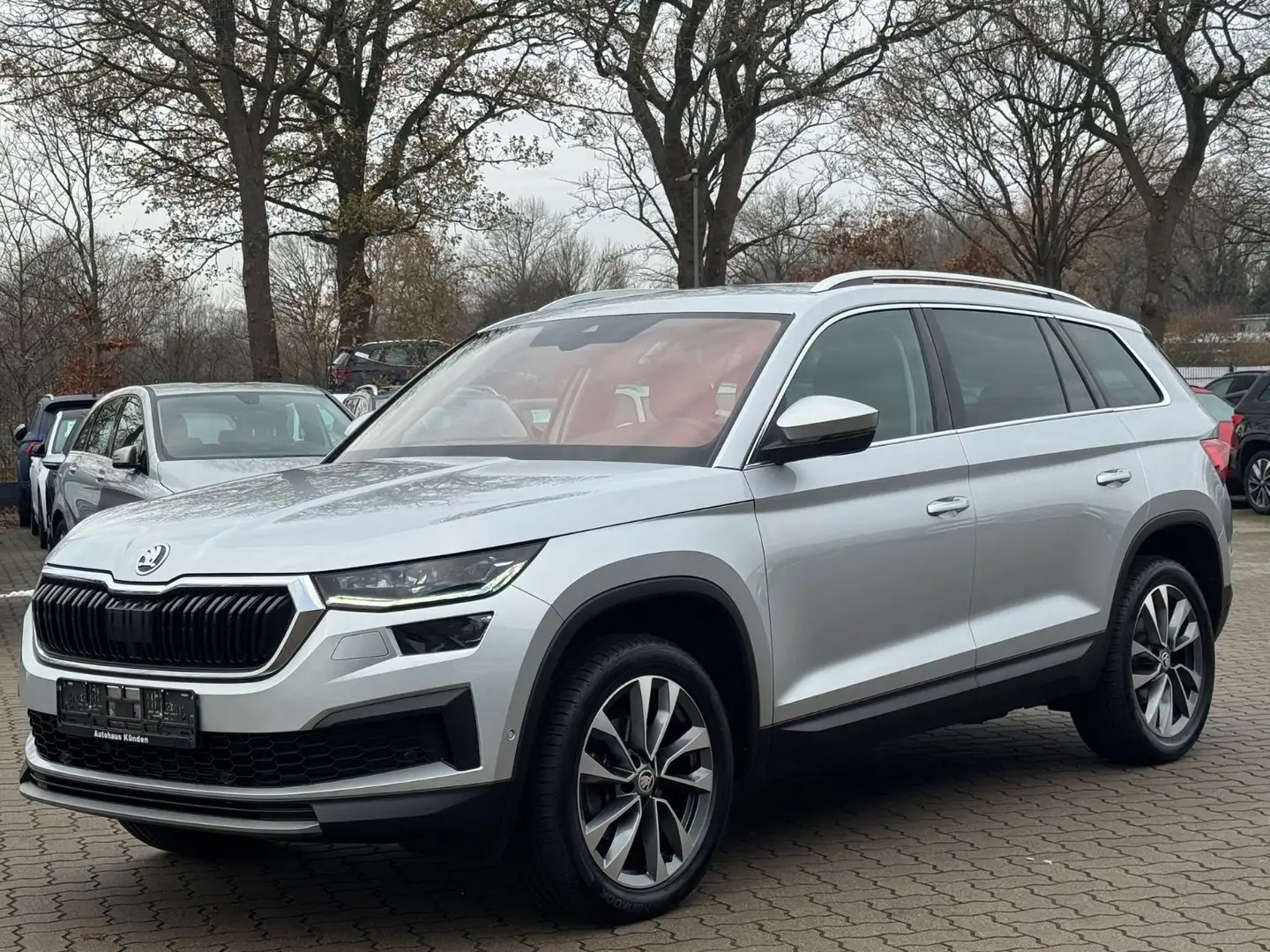 Skoda Kodiaq Tour 2.0 TDI 4x4 °VC°ACC°AHK°Kamera° Silber - 1