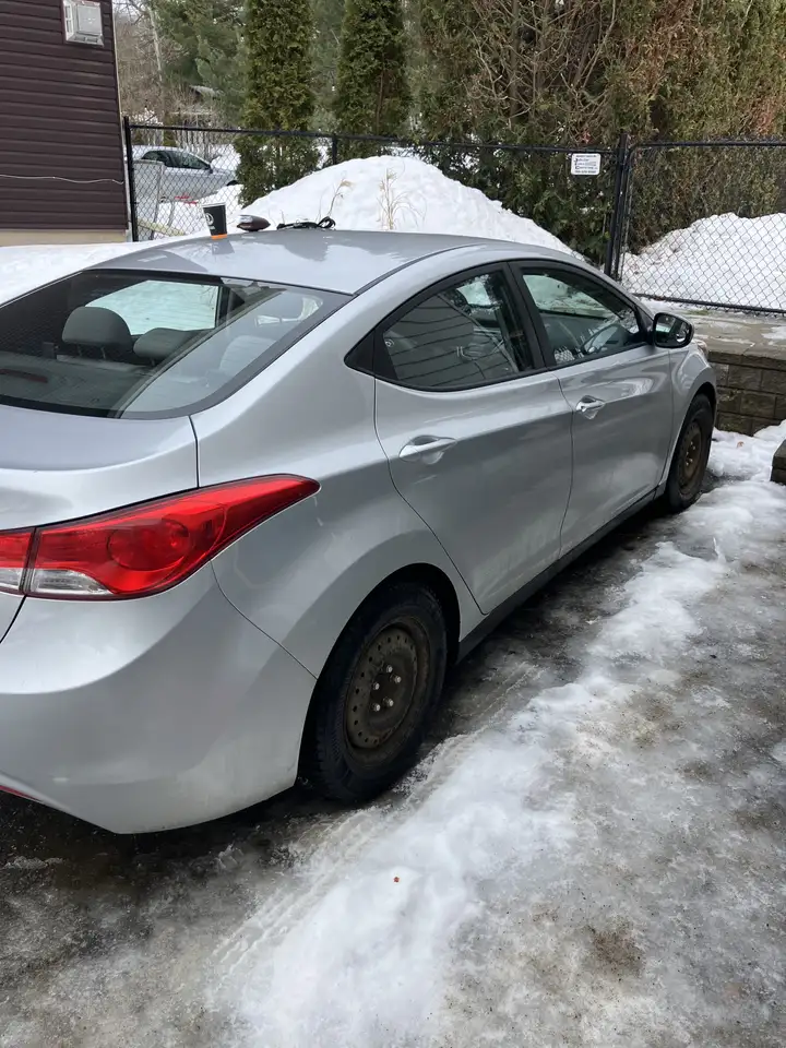 Hyundai ELANTRA снимка Hyundai ELANTRA