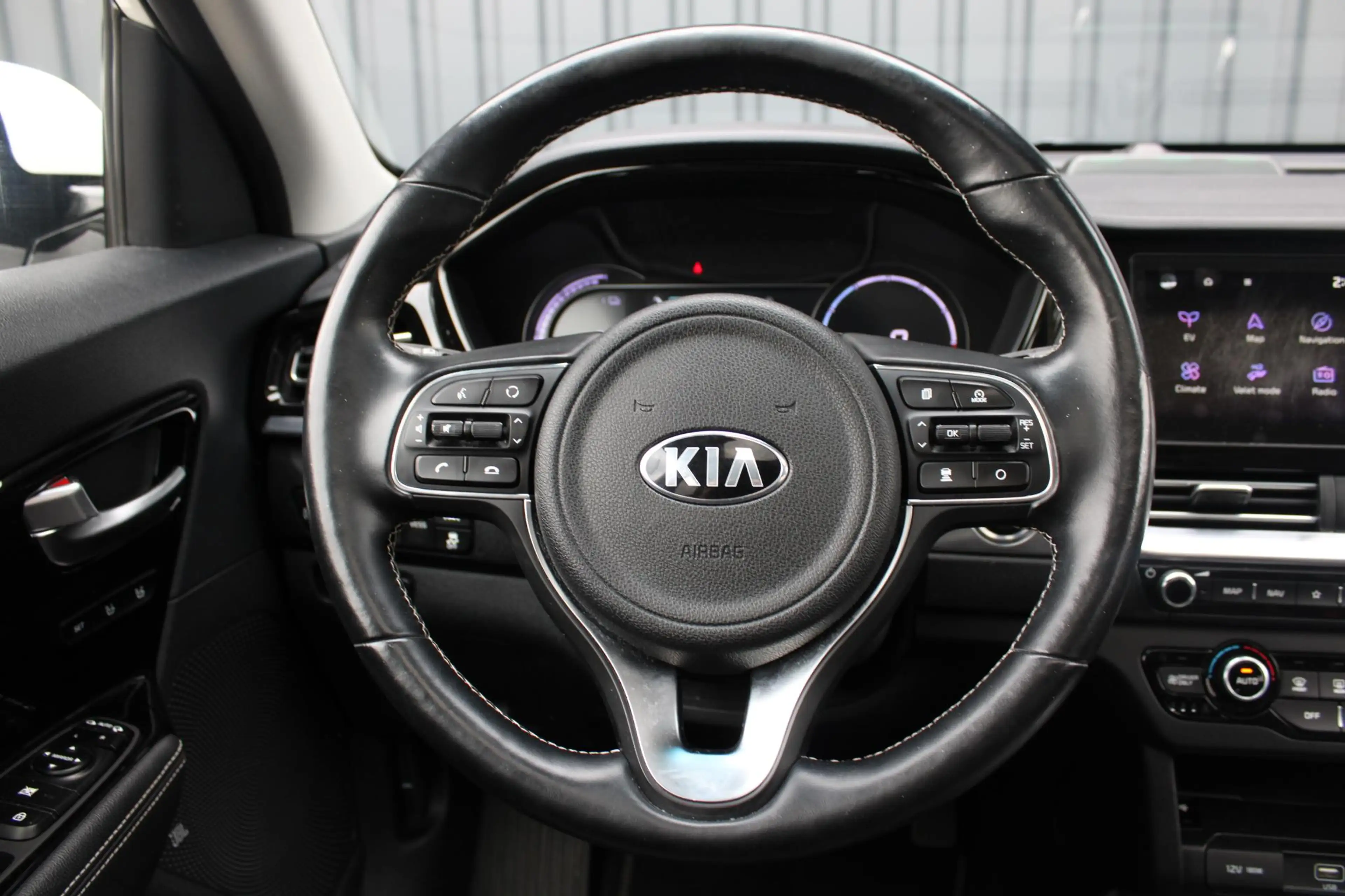 Kia e-Niro DynamicPlusLine 64 kWh Leer | Navigatie | DAB | St — photo 12