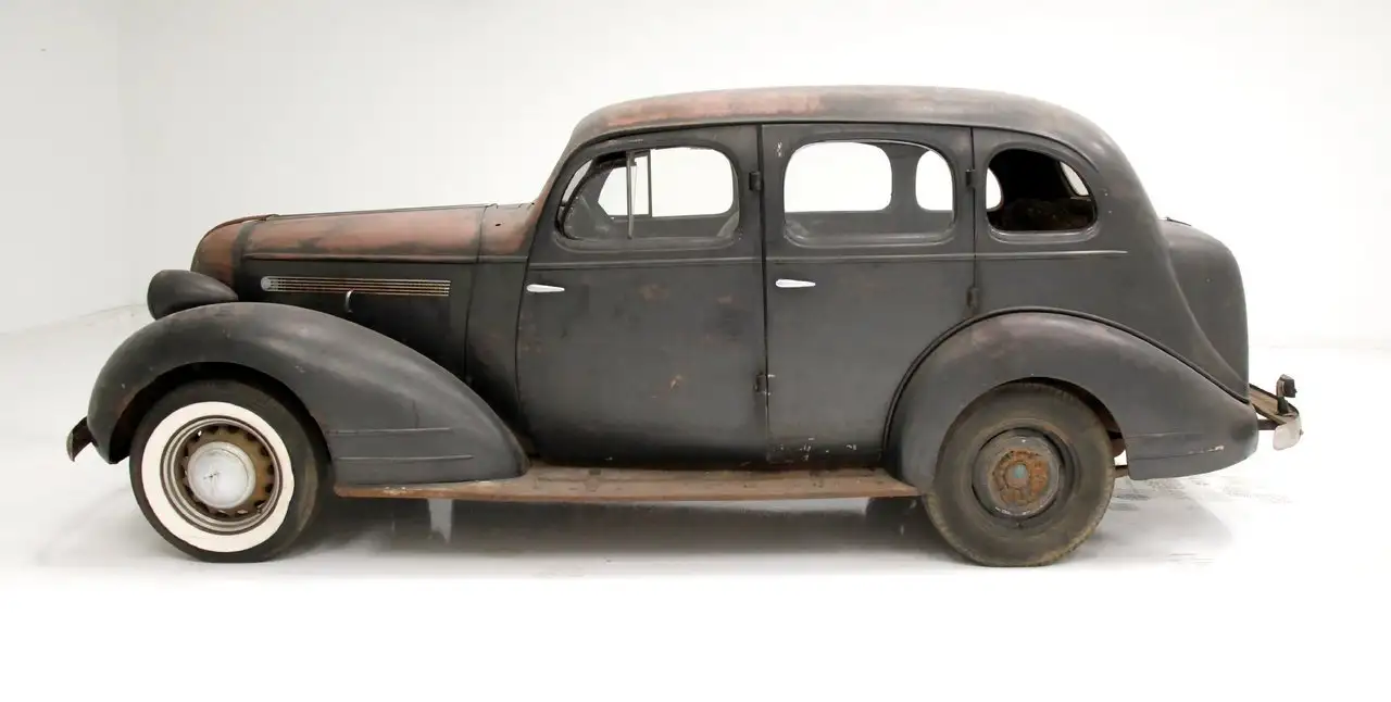 Pontiac 4 Door Sedan, foto 2