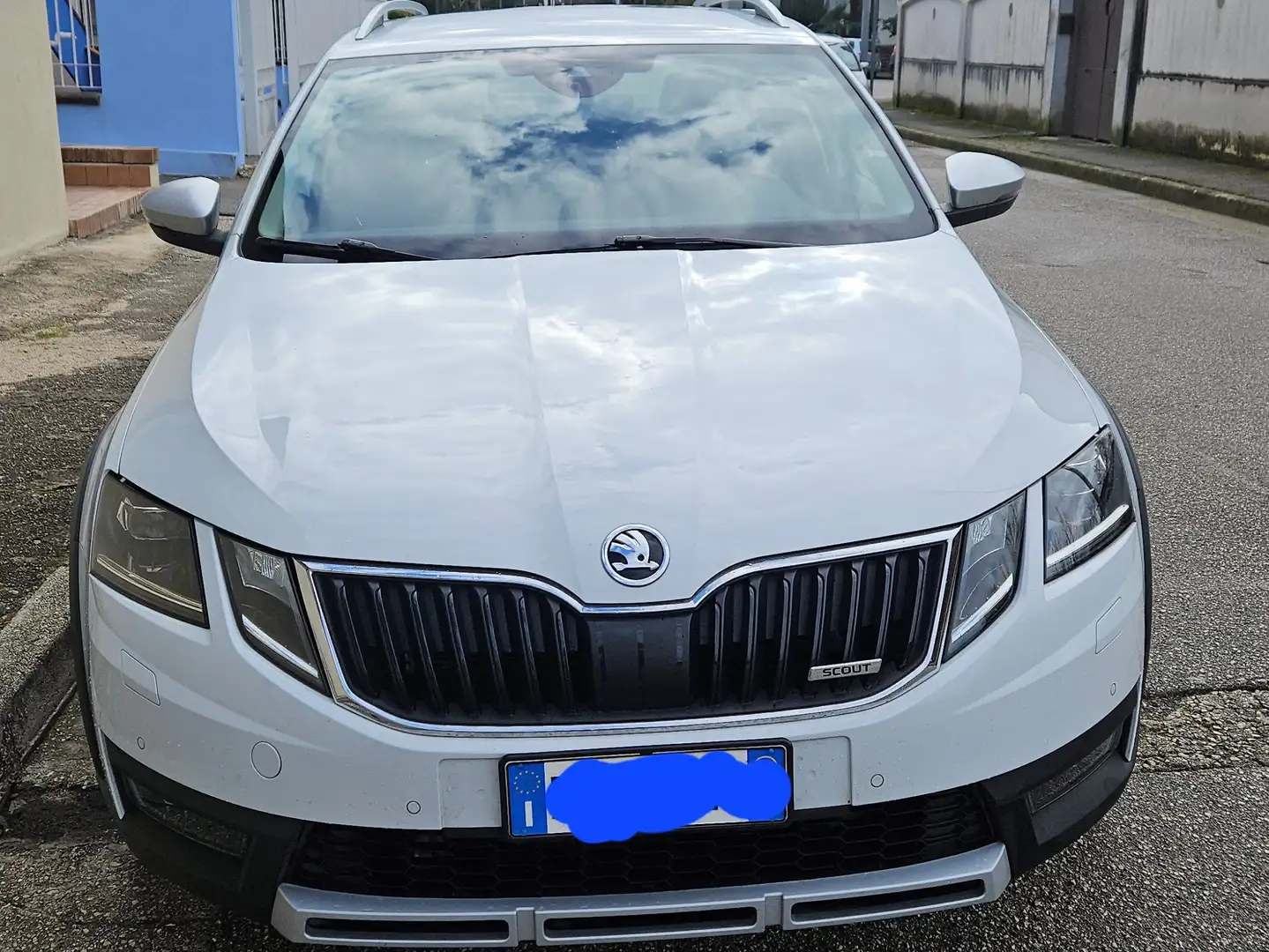 Skoda Octavia Octavia III  Wagon 2.0 tdi Scout 4x4 184cv dsg 7m Bianco - 1