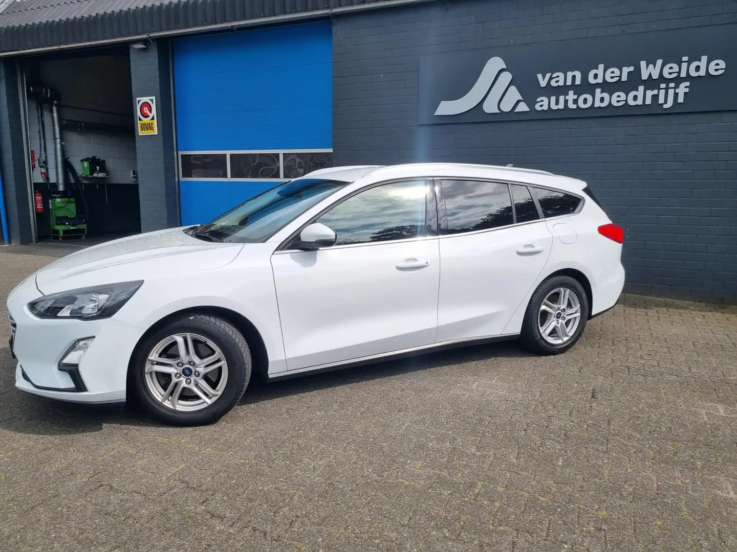 Ford Focus Wagon 1.0 EcoBoost Hybrid Trend Edition Business, Wit - 2