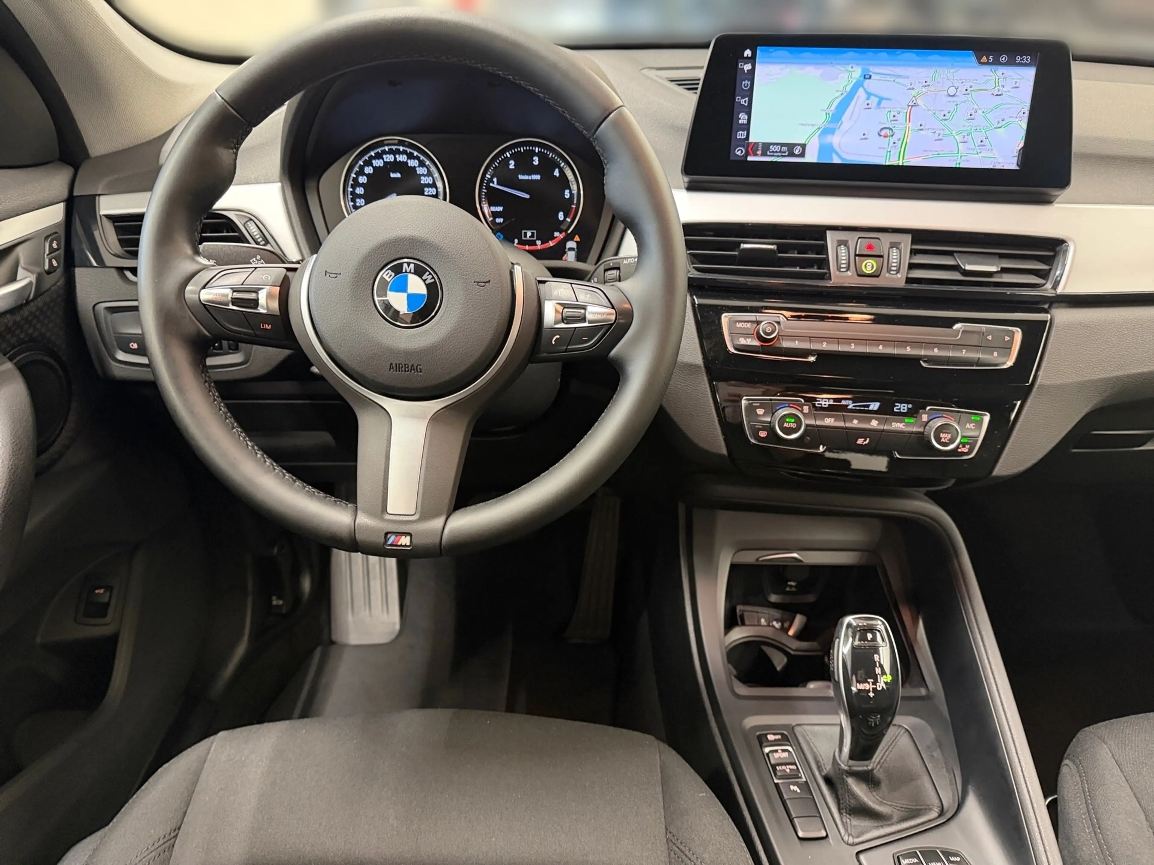 BMW X1 sDrive18d — photo 7
