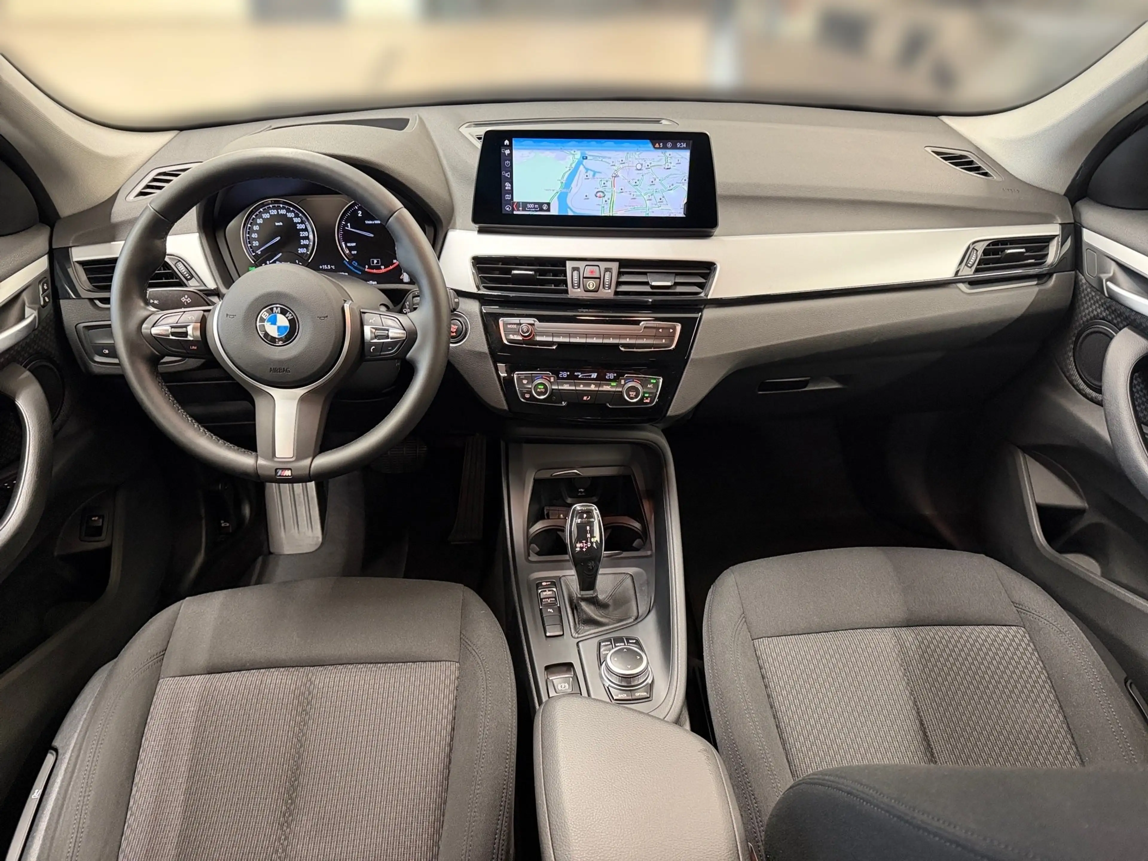 BMW X1 sDrive18d — photo 8