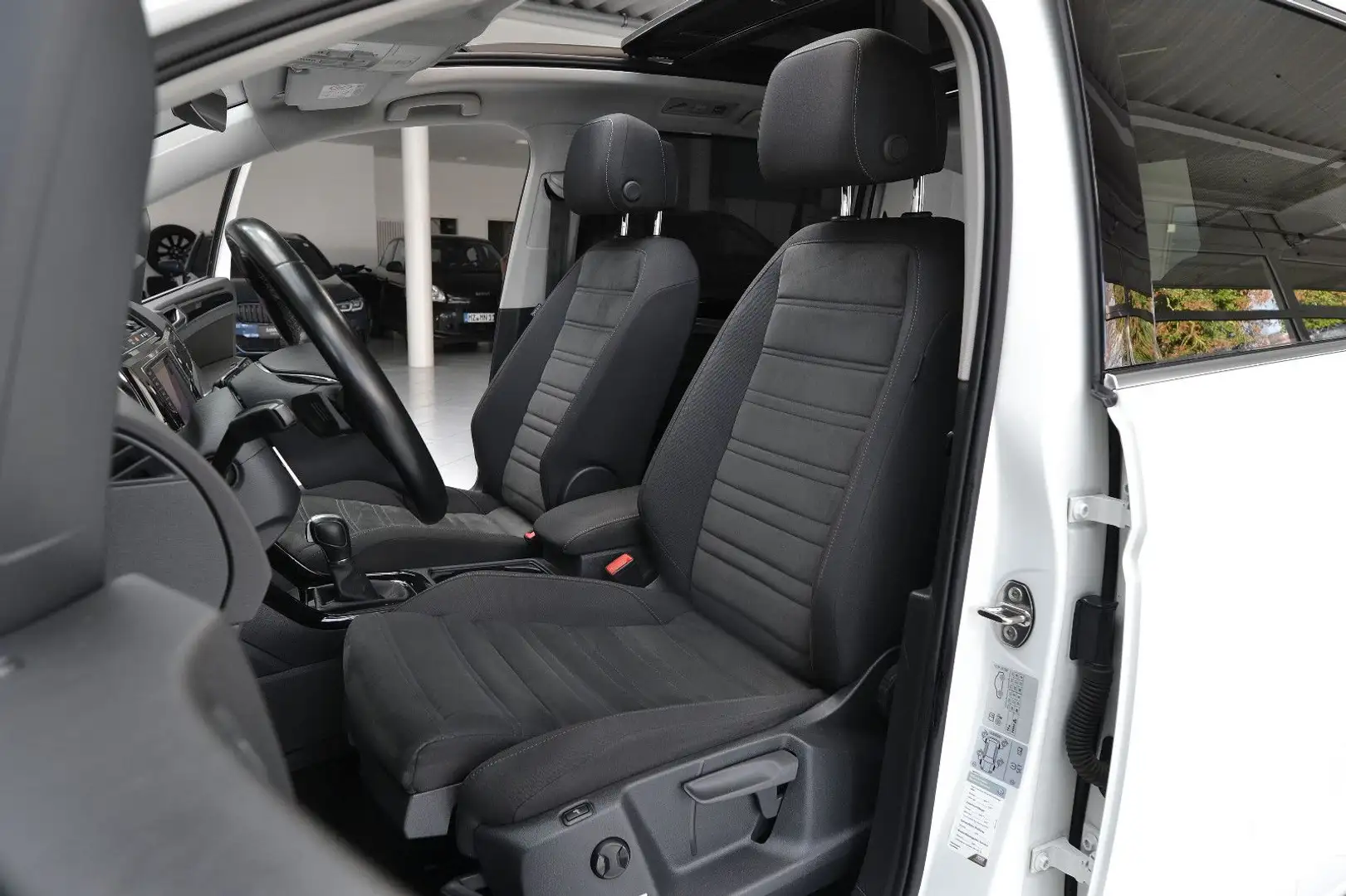 Volkswagen Touran Highline *7 Sitz*Pano*LED*ACC*STHZ.*AHK* Blanc - 2