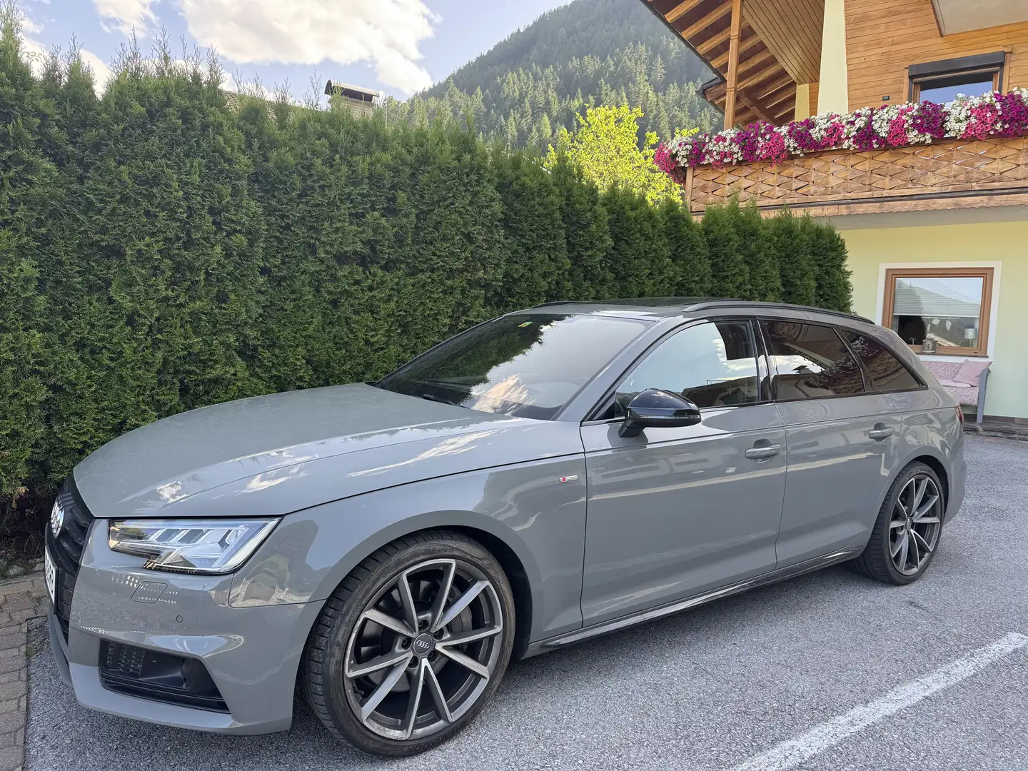 Audi A4 Avant 3,0 TDI quattro Sport tiptronic Grau - 1