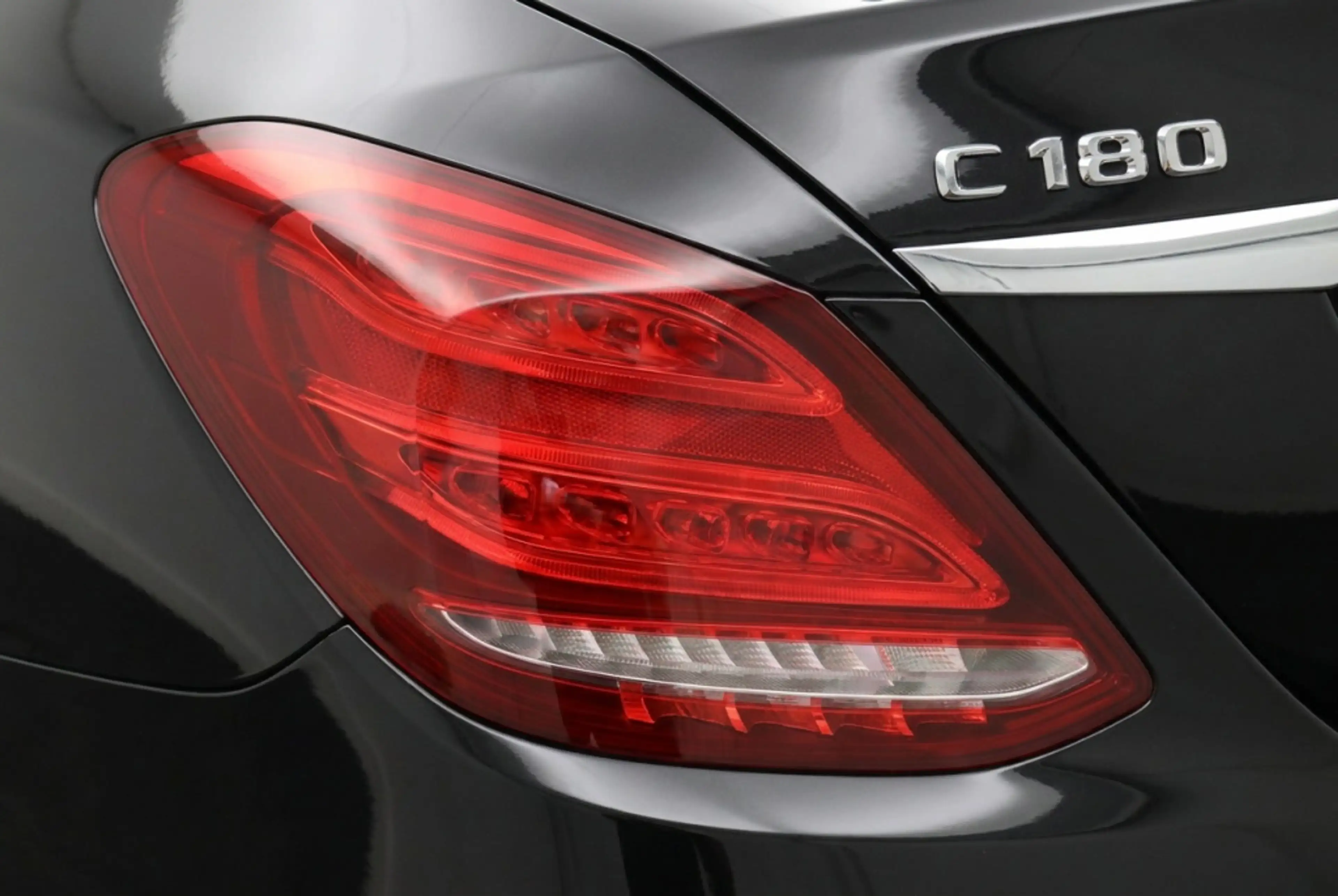 Mercedes-Benz C 180 Ambition AMG Pano | Leder | Multibeam-LED | 19" LM — photo 9