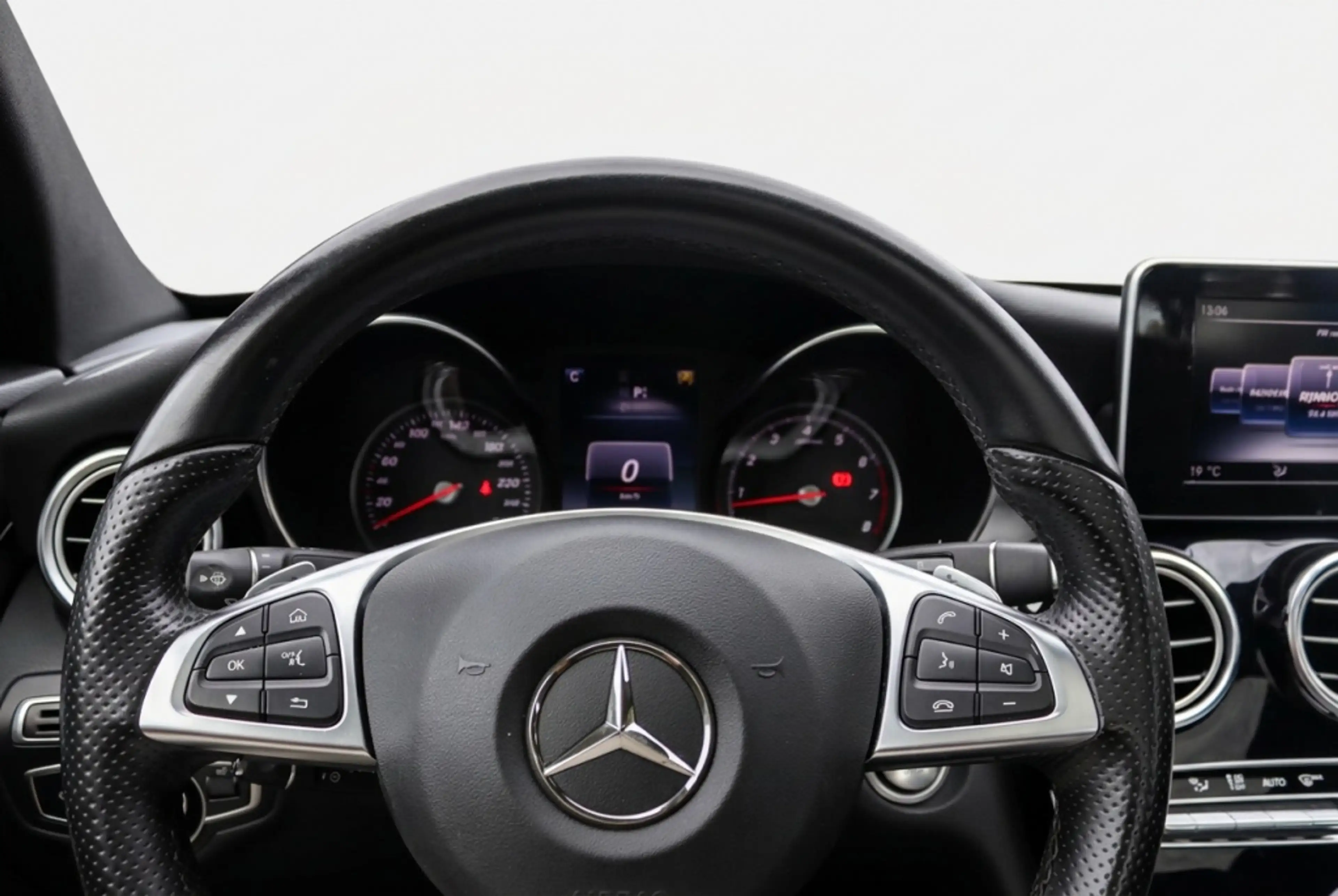 Mercedes-Benz C 180 Ambition AMG Pano | Leder | Multibeam-LED | 19" LM — photo 13