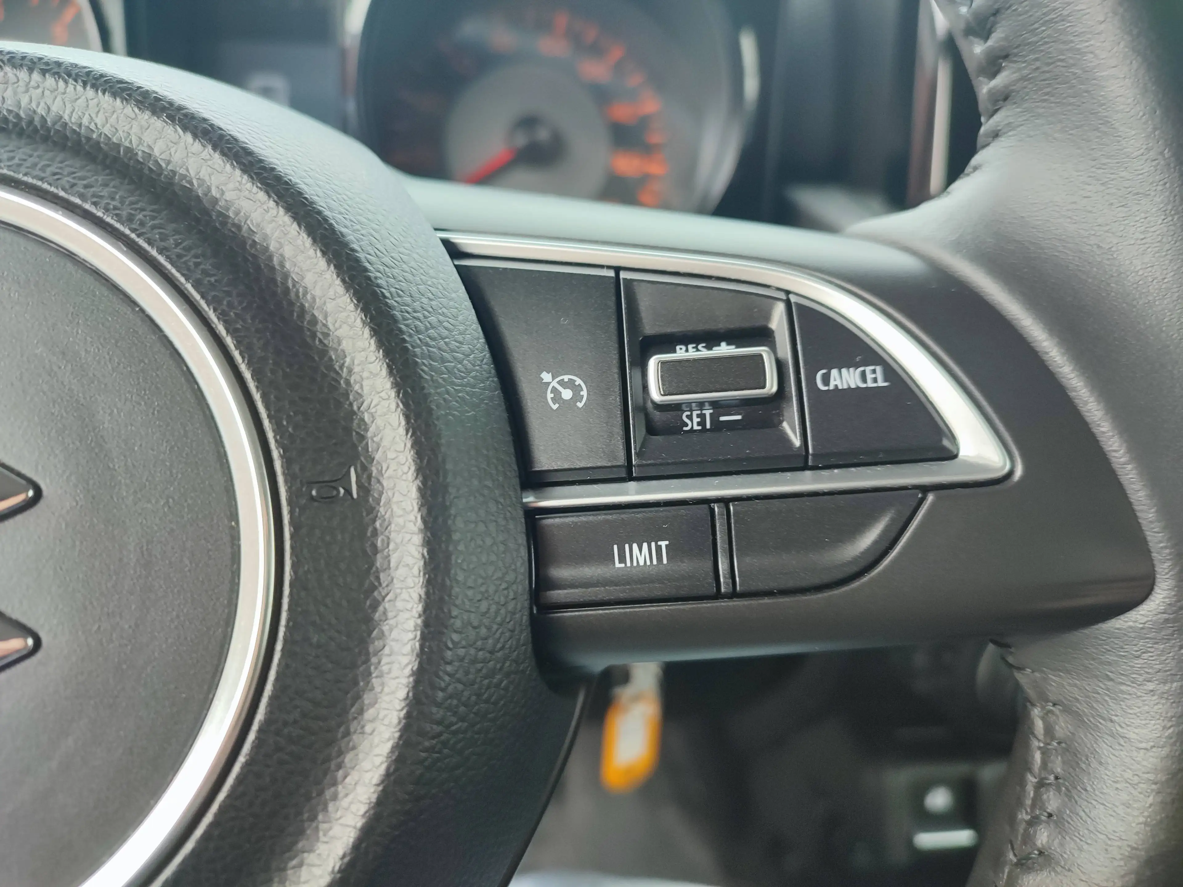 Suzuki Jimny Jimny 1.5 ALLGRIP Comfort + Klimaaut/Navi+Cam/AHK — photo 6