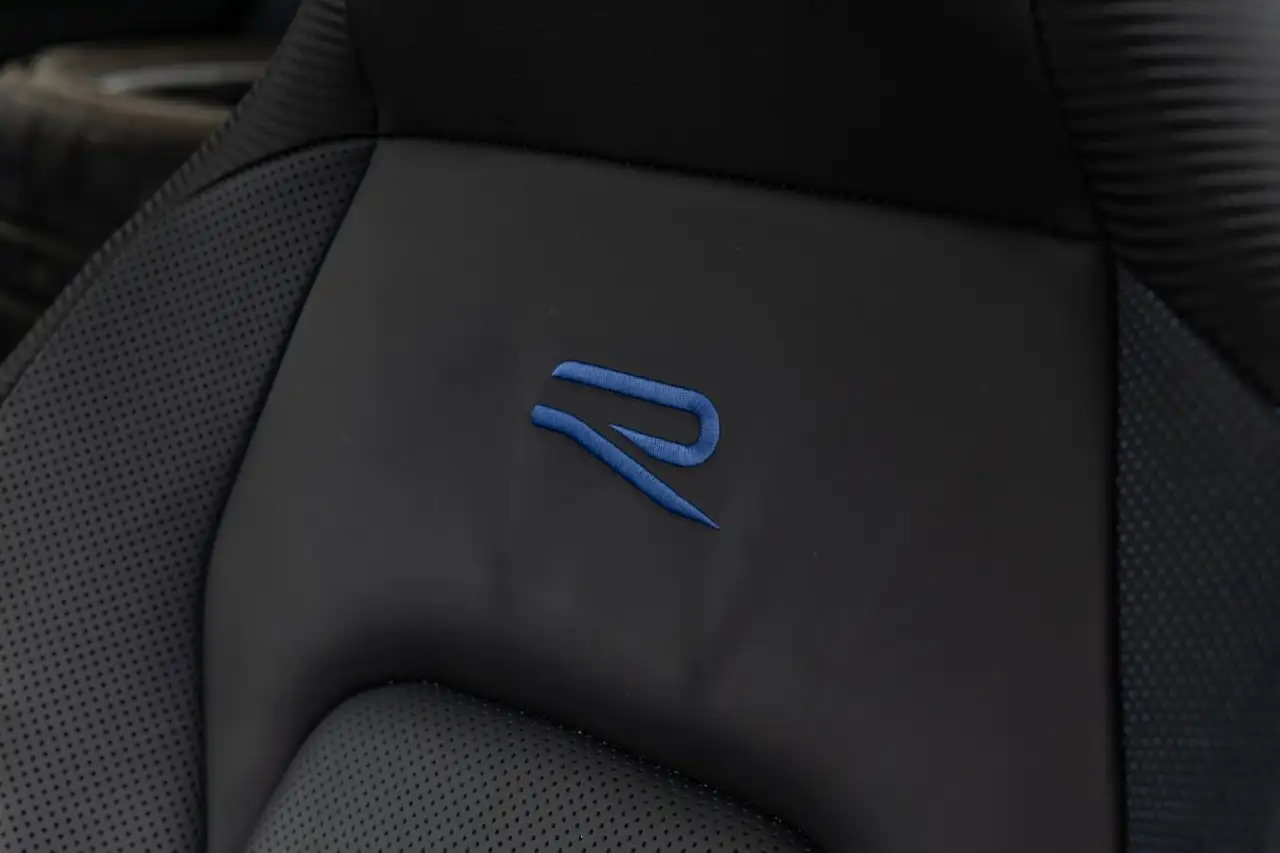 Volkswagen Golf R снимка Volkswagen Golf R