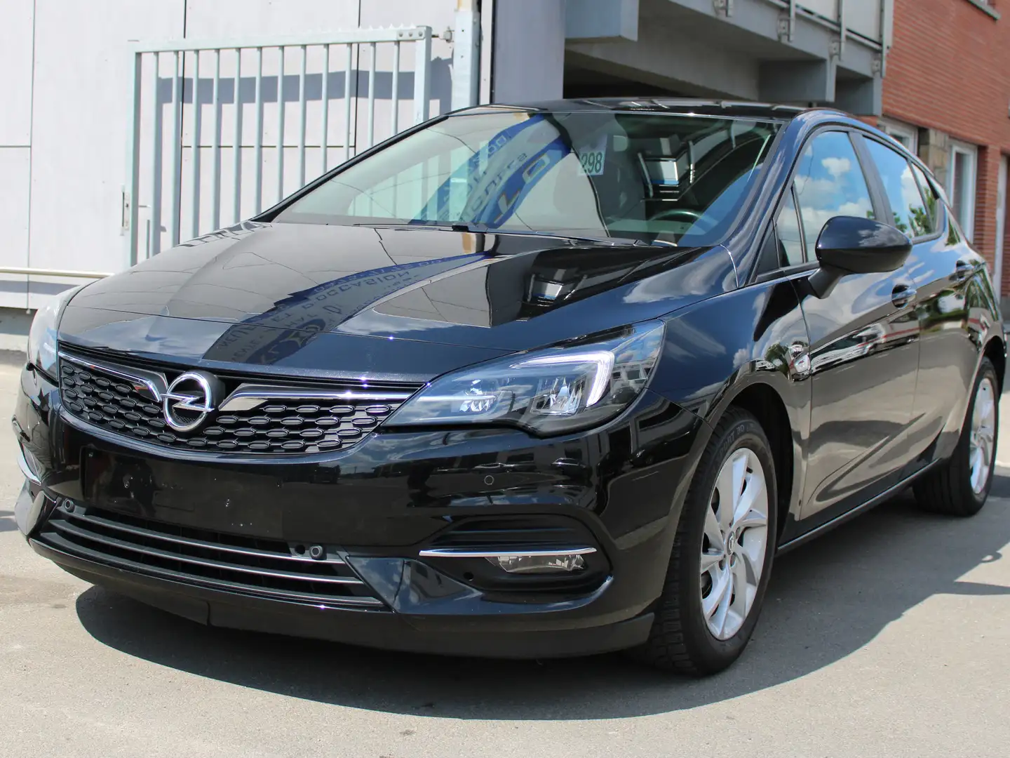Opel Astra 1.2 Turbo Edition S/S  //  EURO 6d // Negro - 1