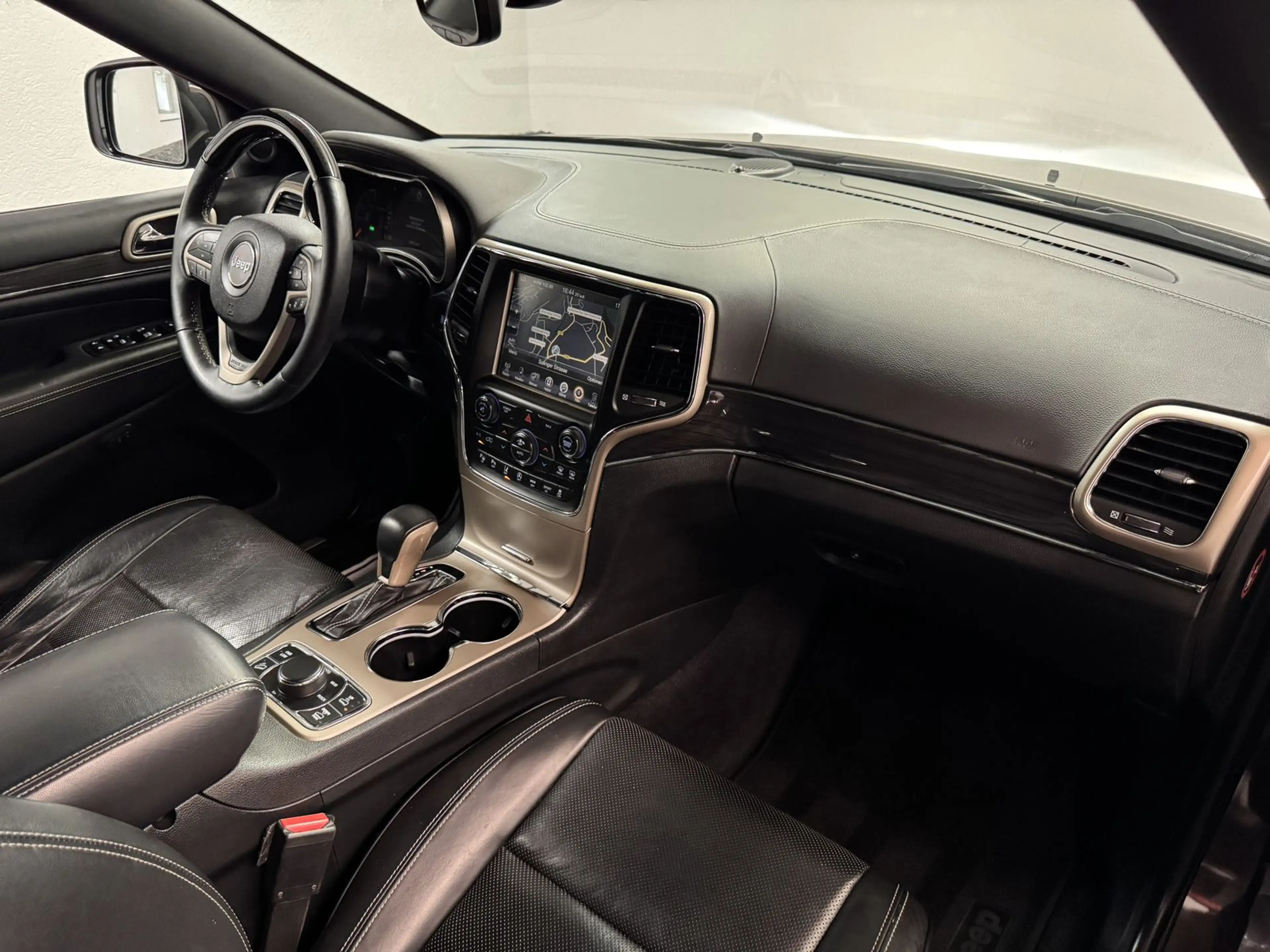 Jeep Grand Cherokee 3.0 CRD Overland — photo 9