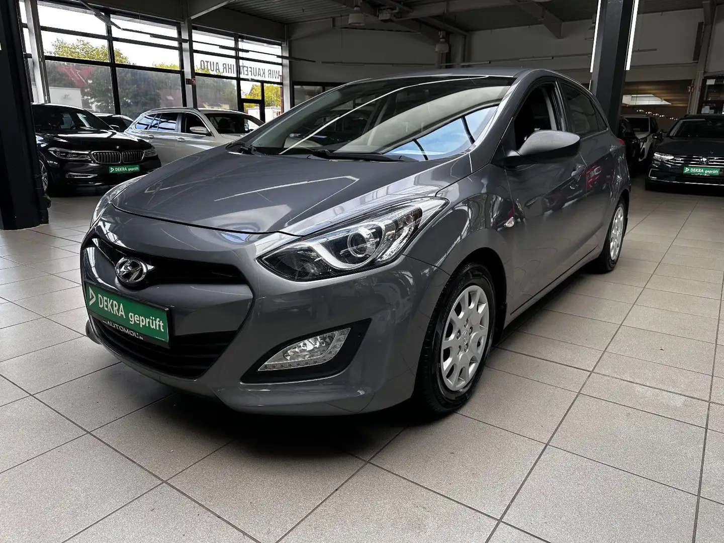 Hyundai i30 Classic Klima AHK Radio-CD USB Grijs - 1