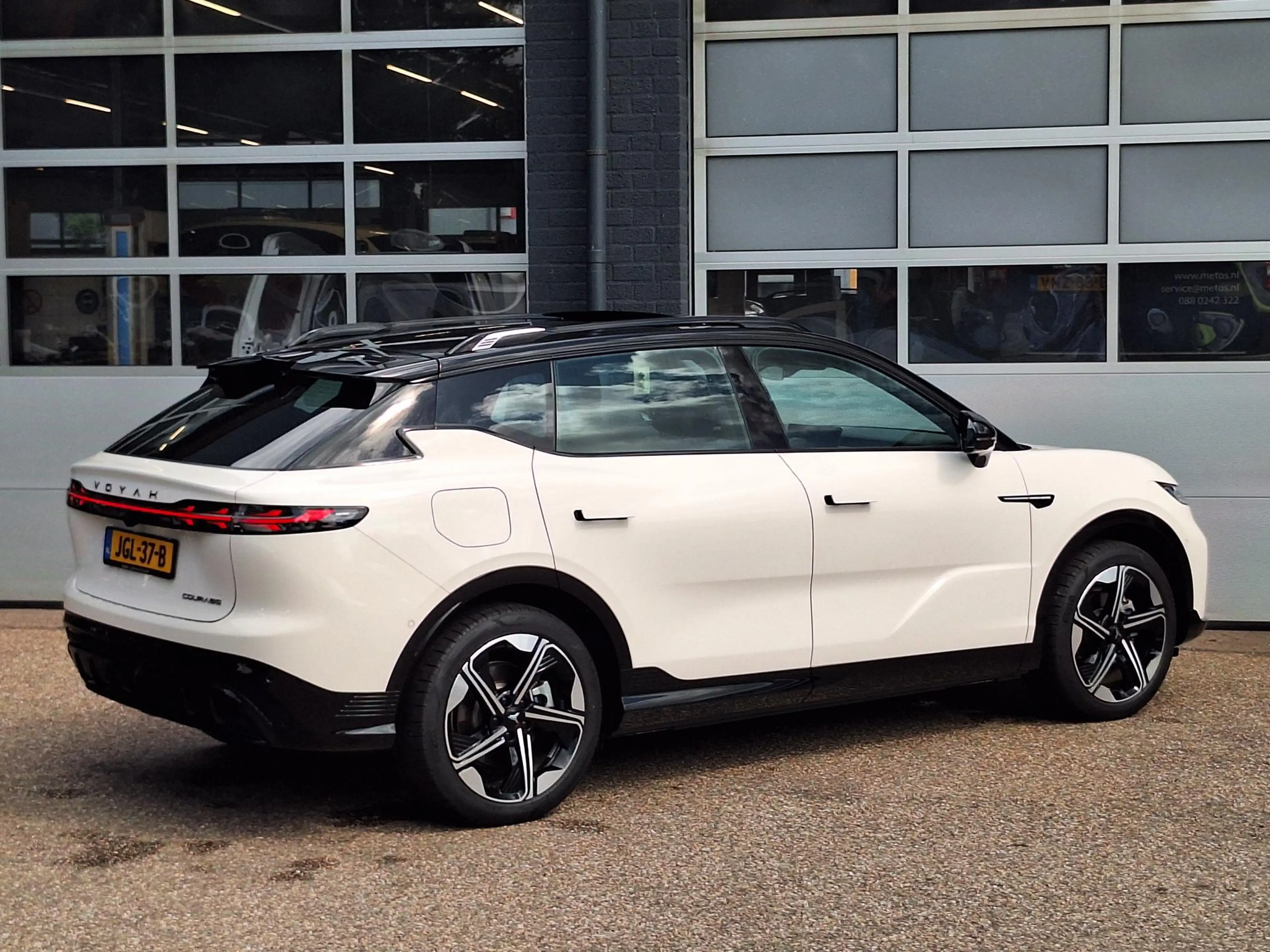 Voyah Courage Performance Edition 80 kWh | Panoramadak | 360° Ca — photo 4