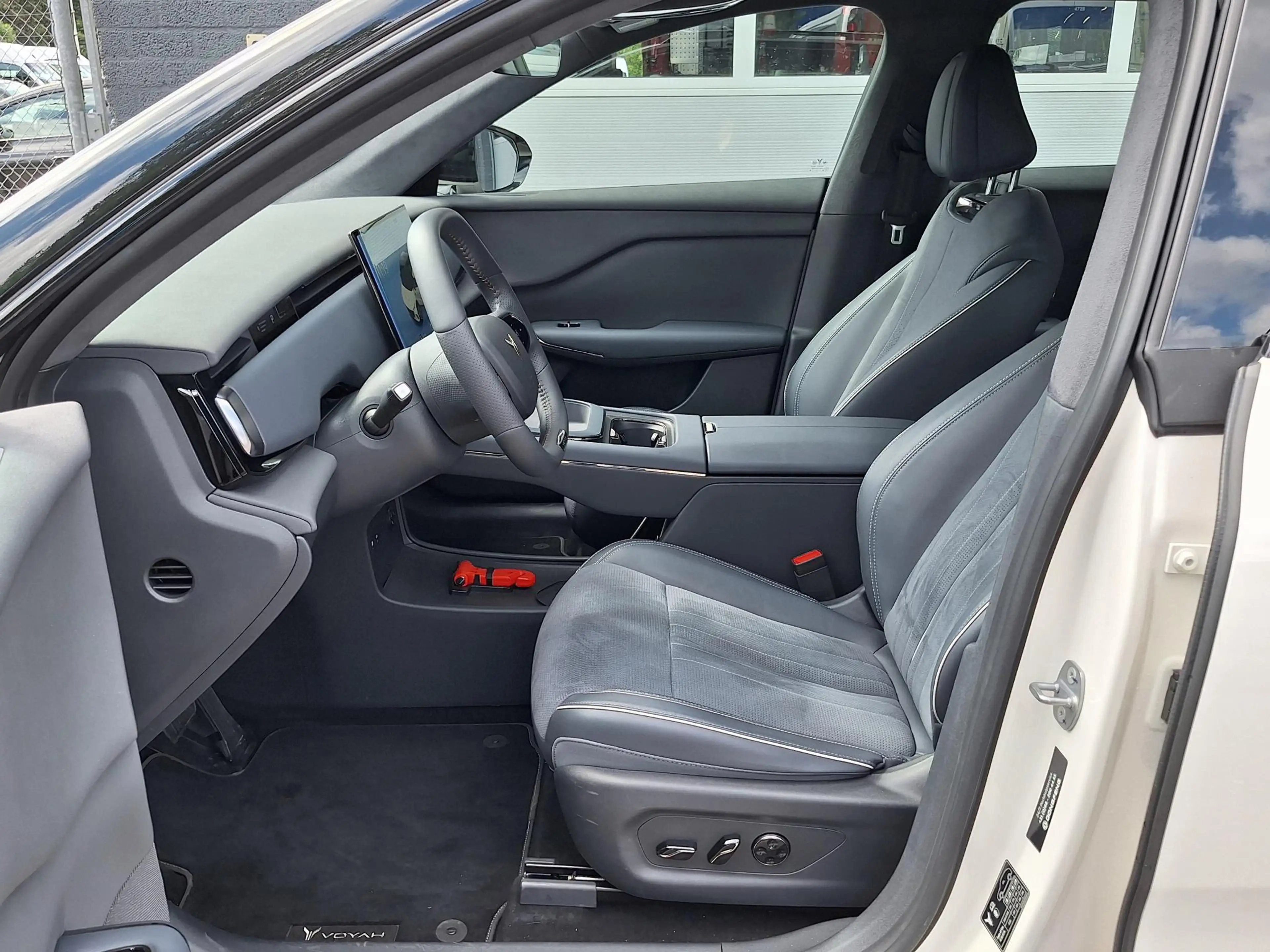 Voyah Courage Performance Edition 80 kWh | Panoramadak | 360° Ca — photo 5