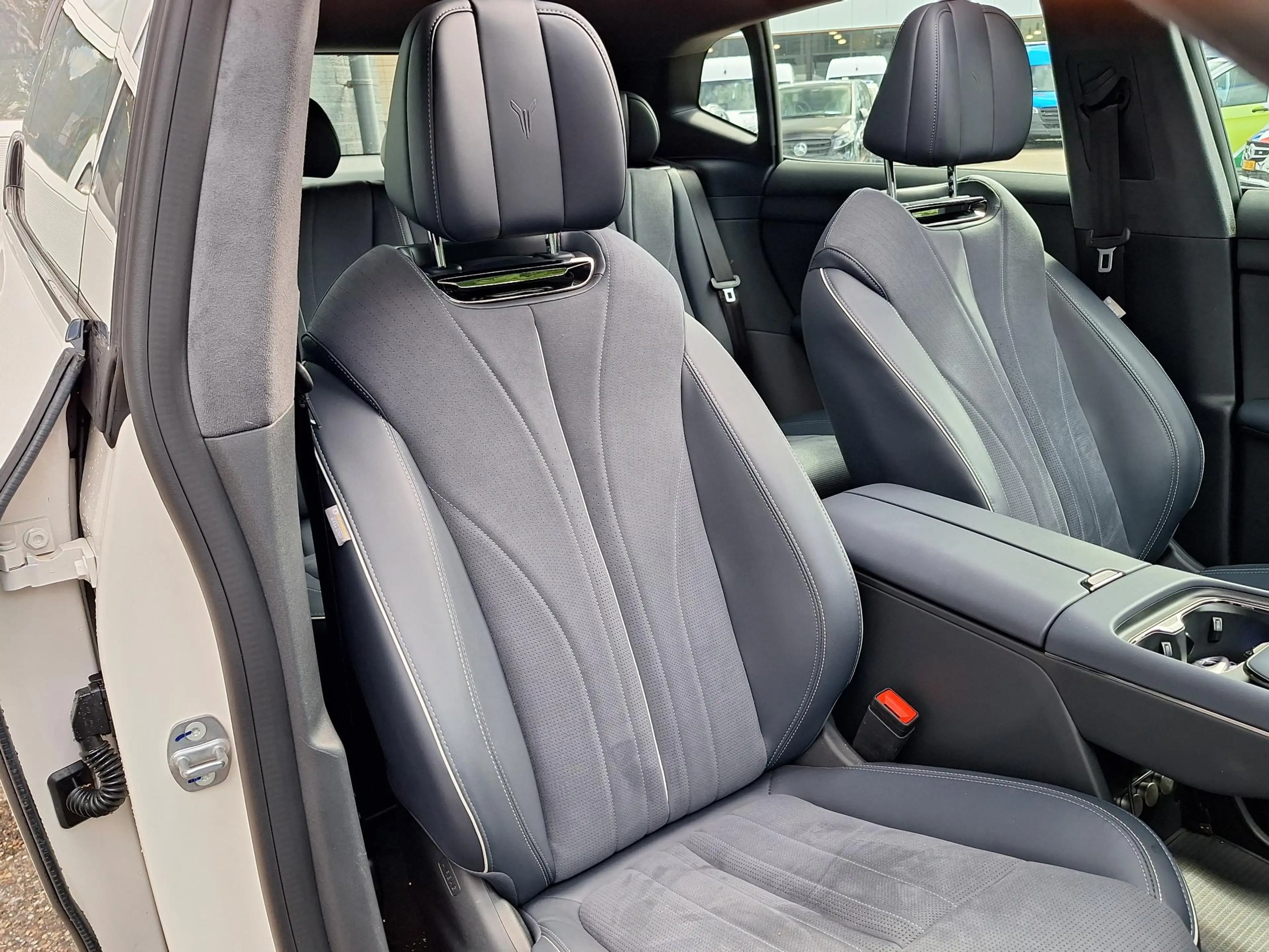 Voyah Courage Performance Edition 80 kWh | Panoramadak | 360° Ca — photo 7