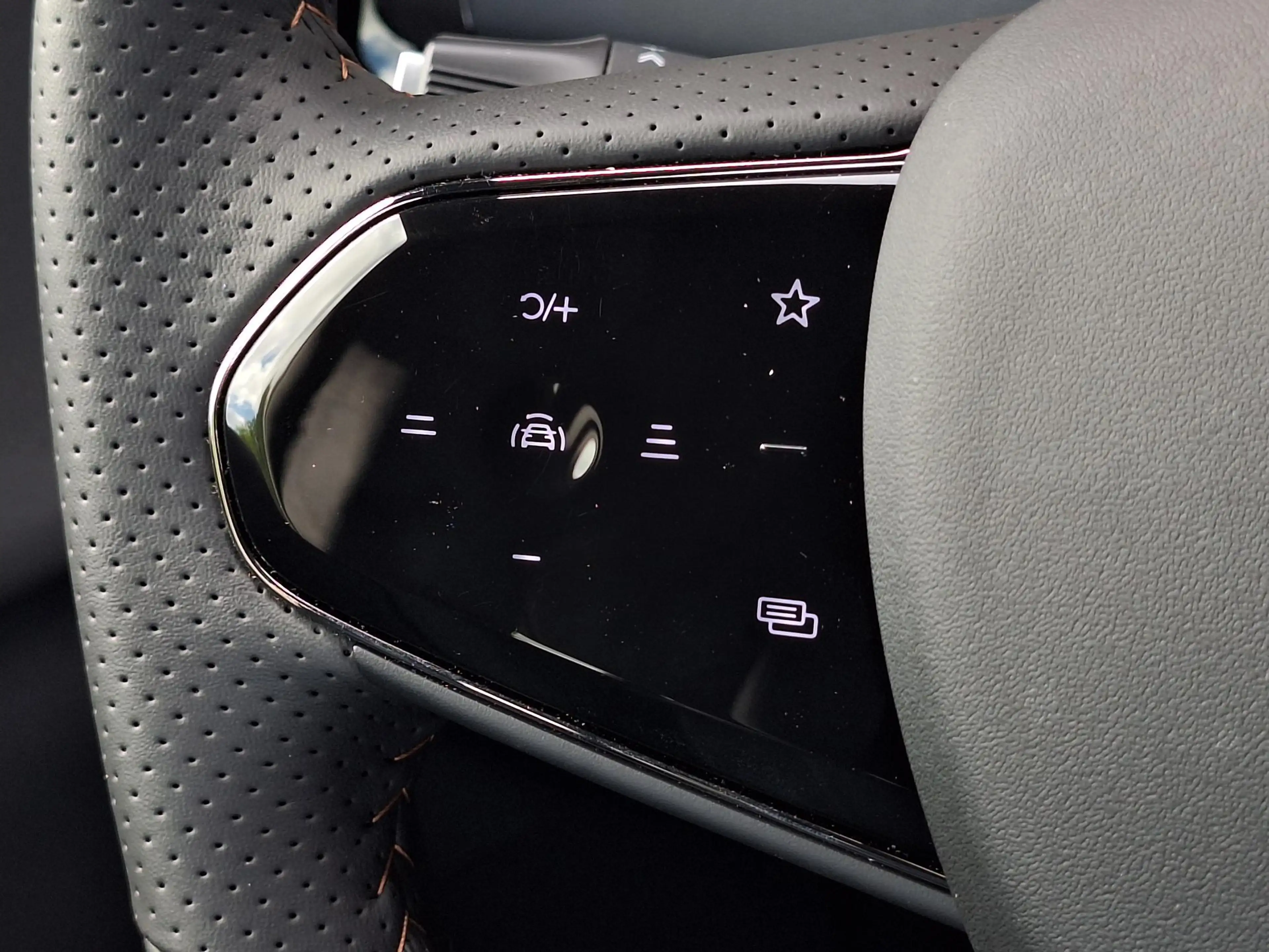 Voyah Courage Performance Edition 80 kWh | Panoramadak | 360° Ca — photo 14