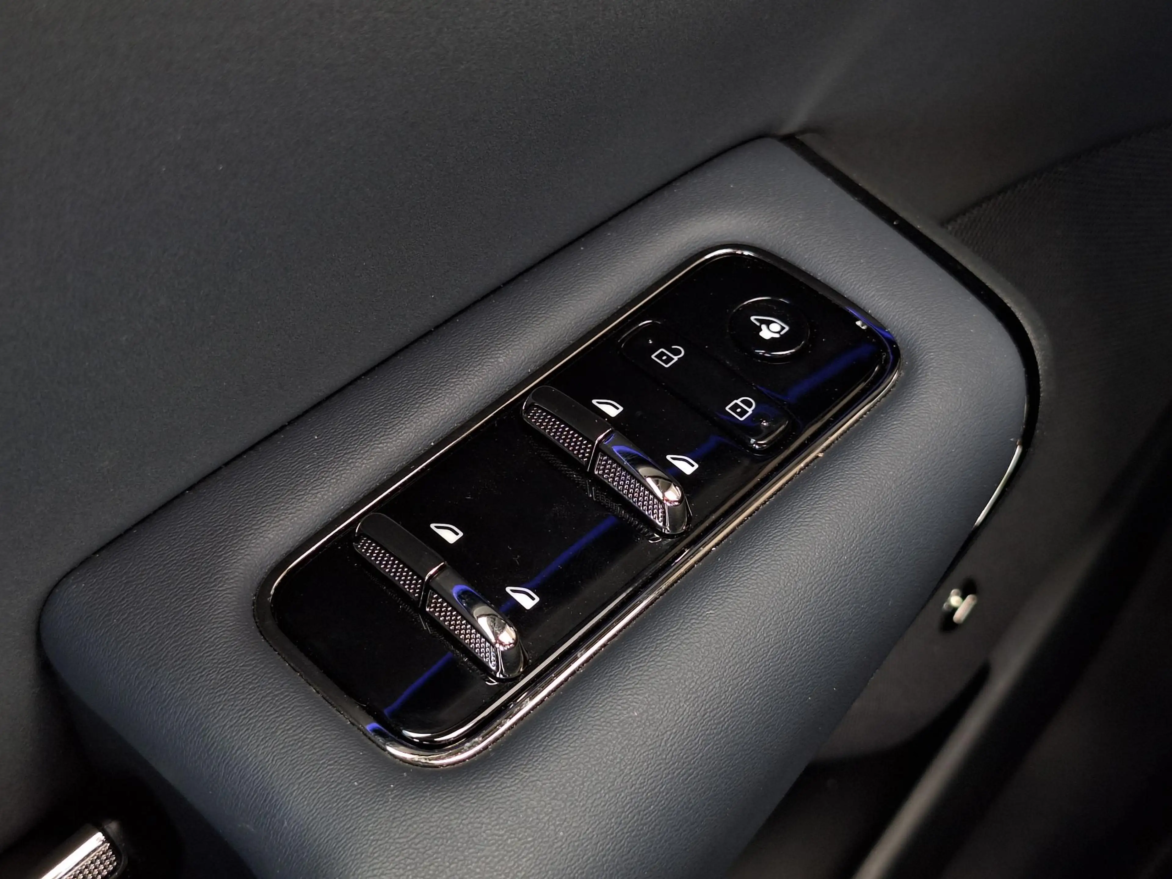 Voyah Courage Performance Edition 80 kWh | Panoramadak | 360° Ca — photo 12