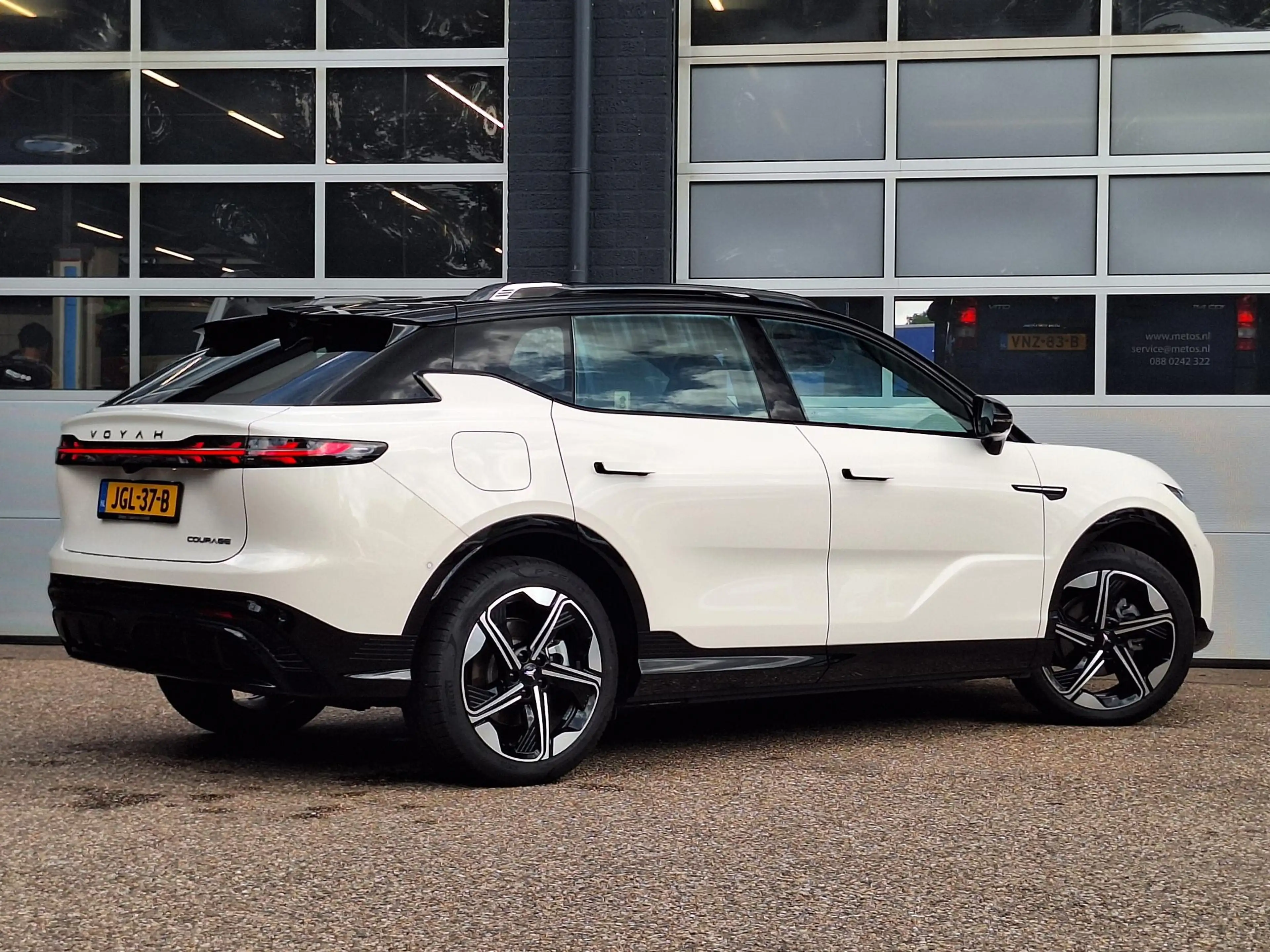 Voyah Courage Performance Edition 80 kWh | Panoramadak | 360° Ca — photo 3
