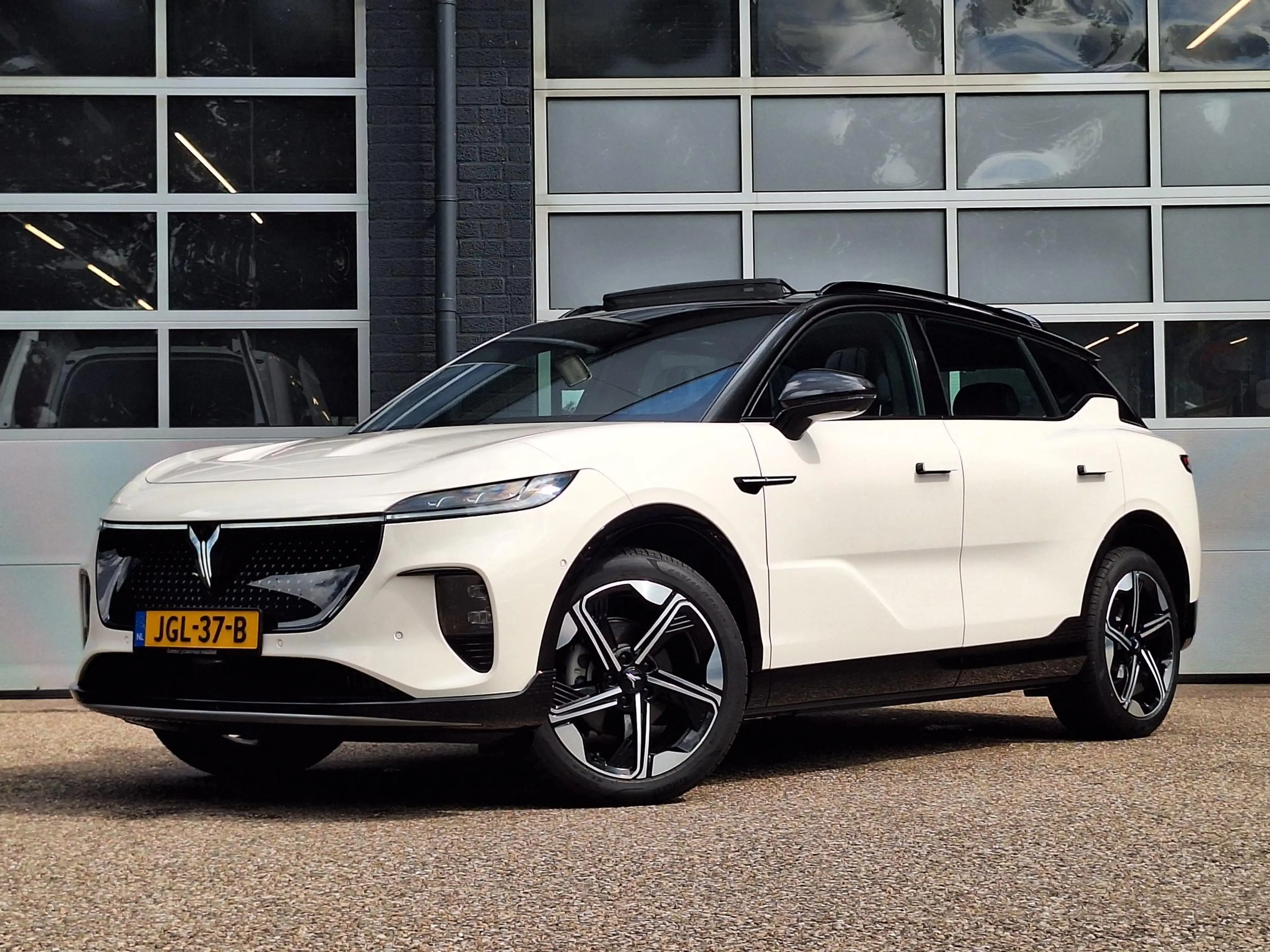 Voyah Courage Performance Edition 80 kWh | Panoramadak | 360° Ca — photo 2