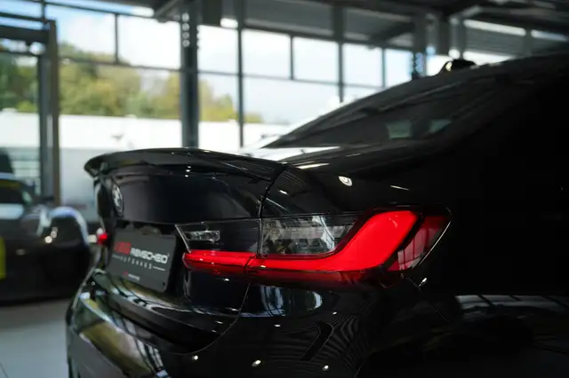 BMW 3 Series view 14