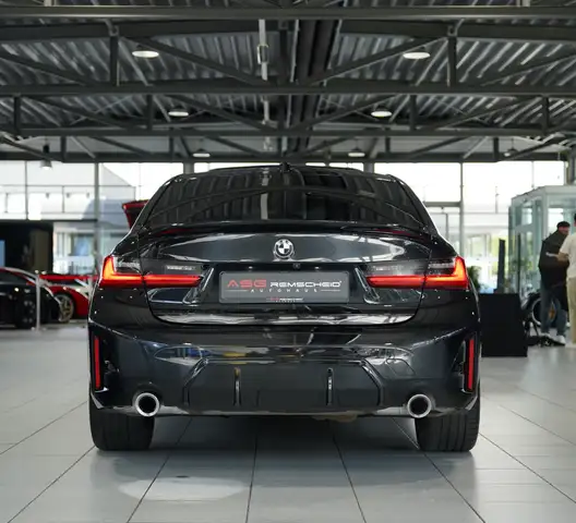 BMW 3 Series view 11