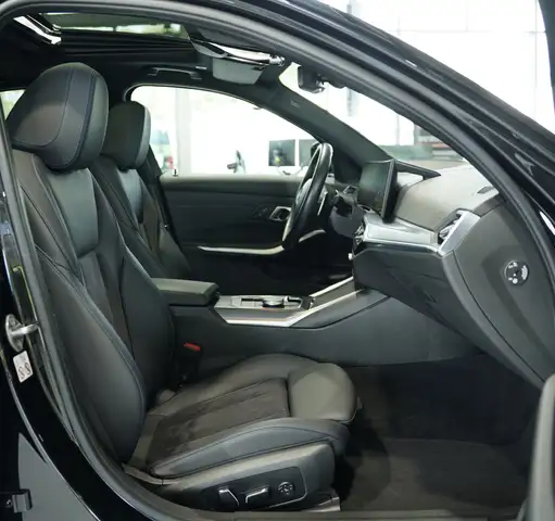 BMW 3 Series view 15