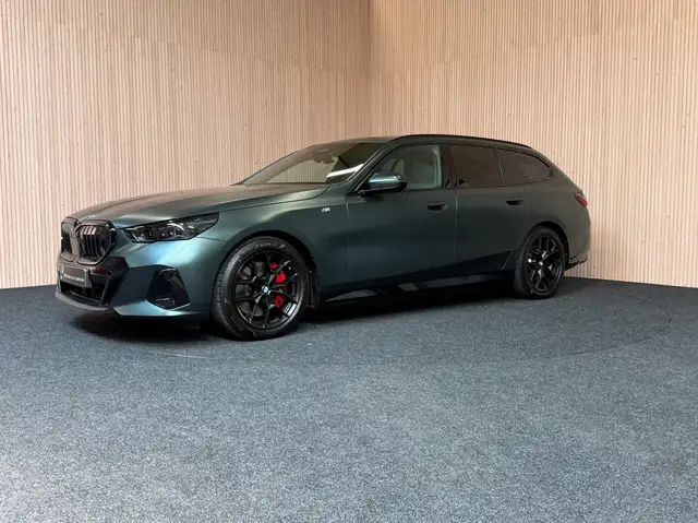 BMW i5 i5 Touring 83.9 kW eDrive40| M-pack| Frozen grey|Smaragd groen