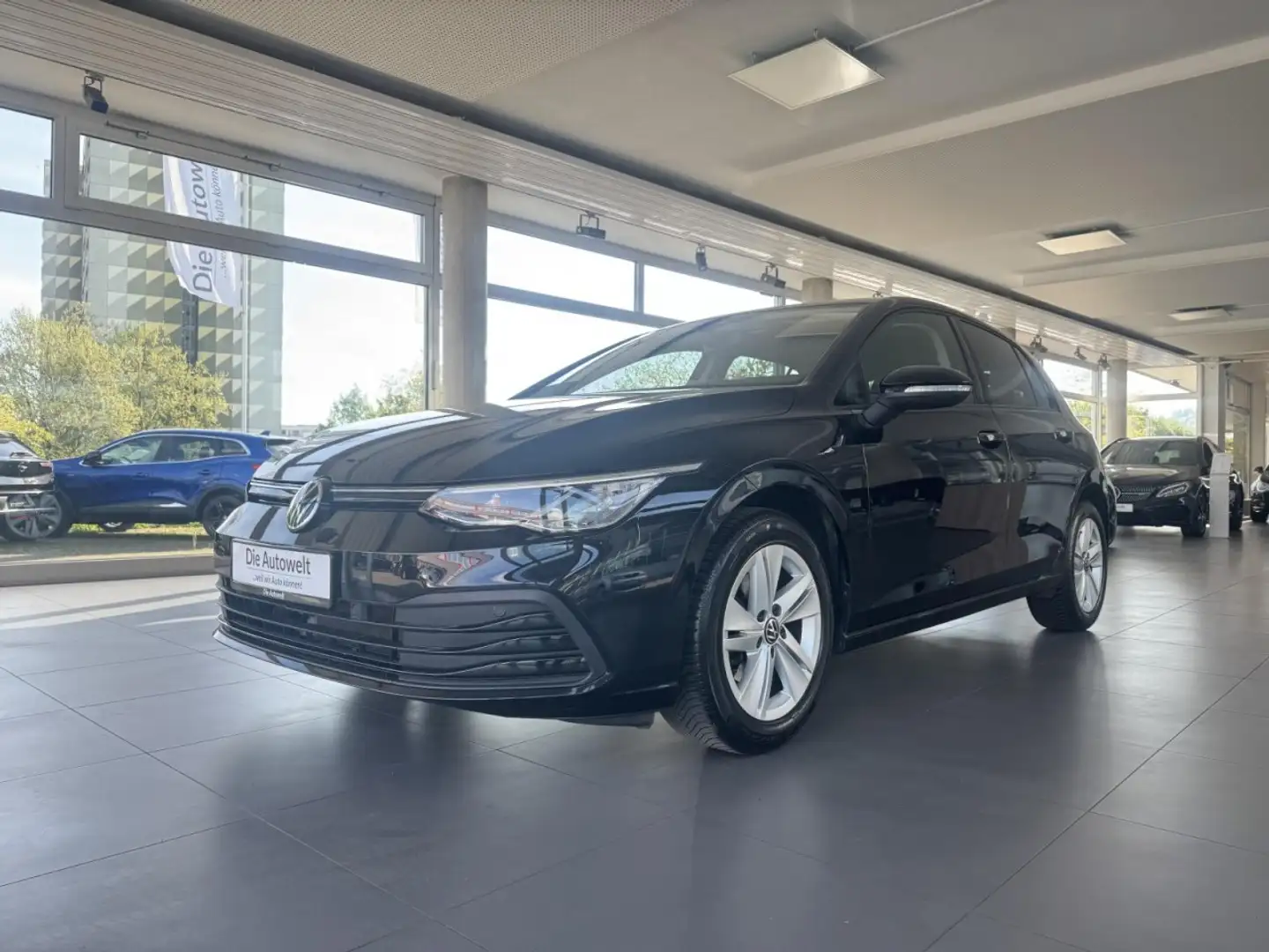 Volkswagen Golf VIII Lim. Life1.5 TSI NAVI LED ACC SHZG PDC Schwarz - 2