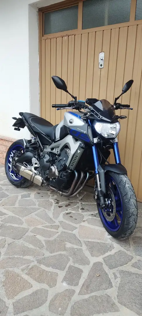 Yamaha MT-09 siva - 1