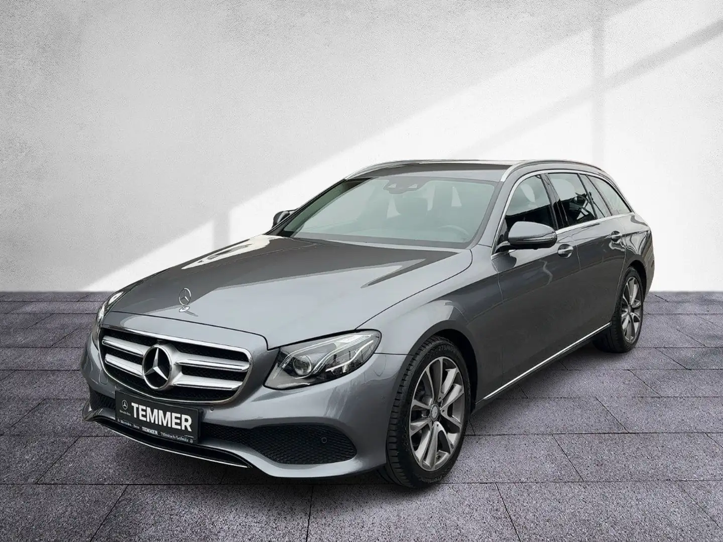 Mercedes-Benz E 220 d T-Modell Avantgarde Prem HeadUp 360°Kam Grau - 2
