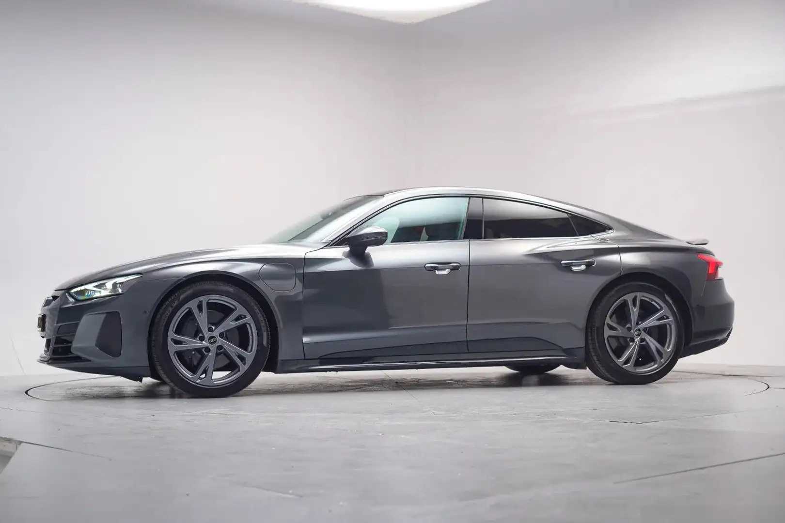 Audi e-tron GT 93 kWh quattro [ Panorama B&O Leder 360°cam Stoelv Gris - 2