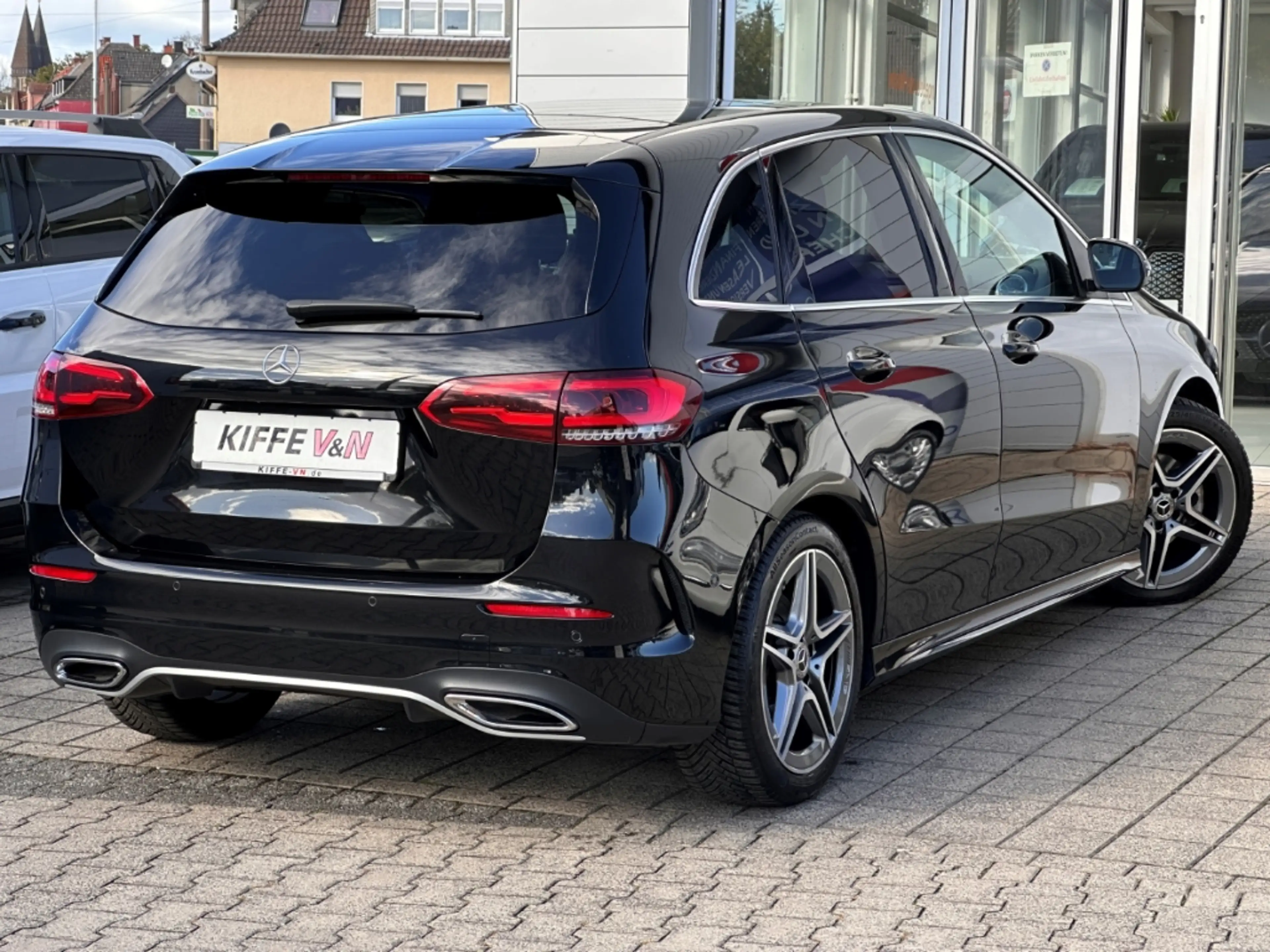 Mercedes-Benz B 200 AMG Line AHK PANO RFK MULTIBEAM WIDESCREEN — photo 4