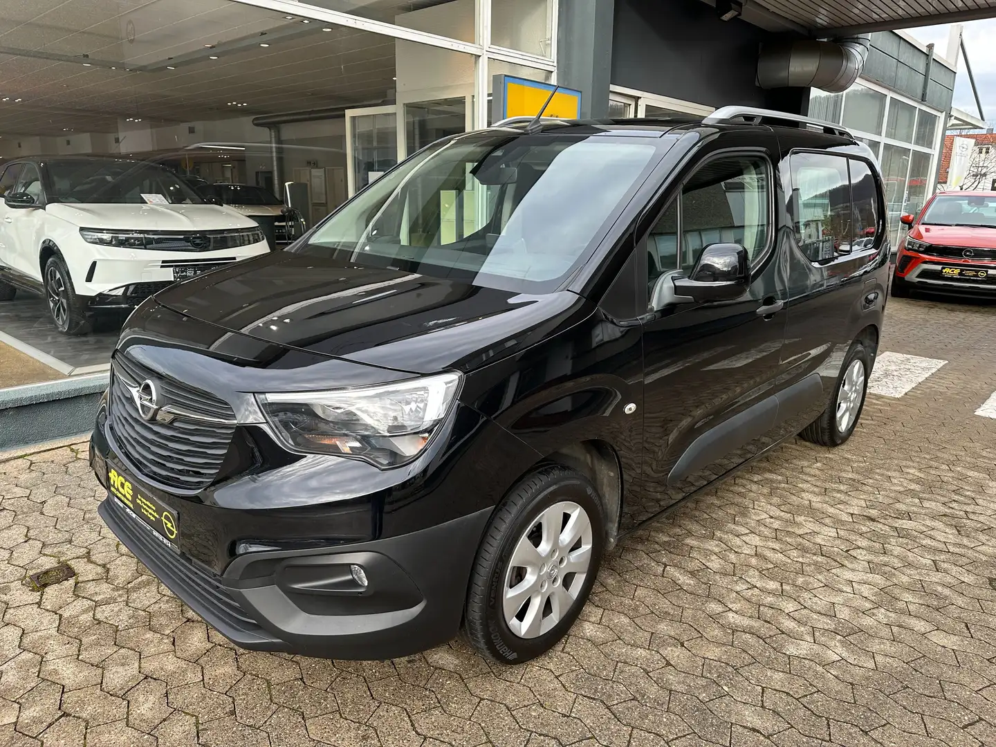 Opel Combo 1,5 Diesel Cargo Edition*Fenster hi.*PDC*SHZ*Navi* Schwarz - 1