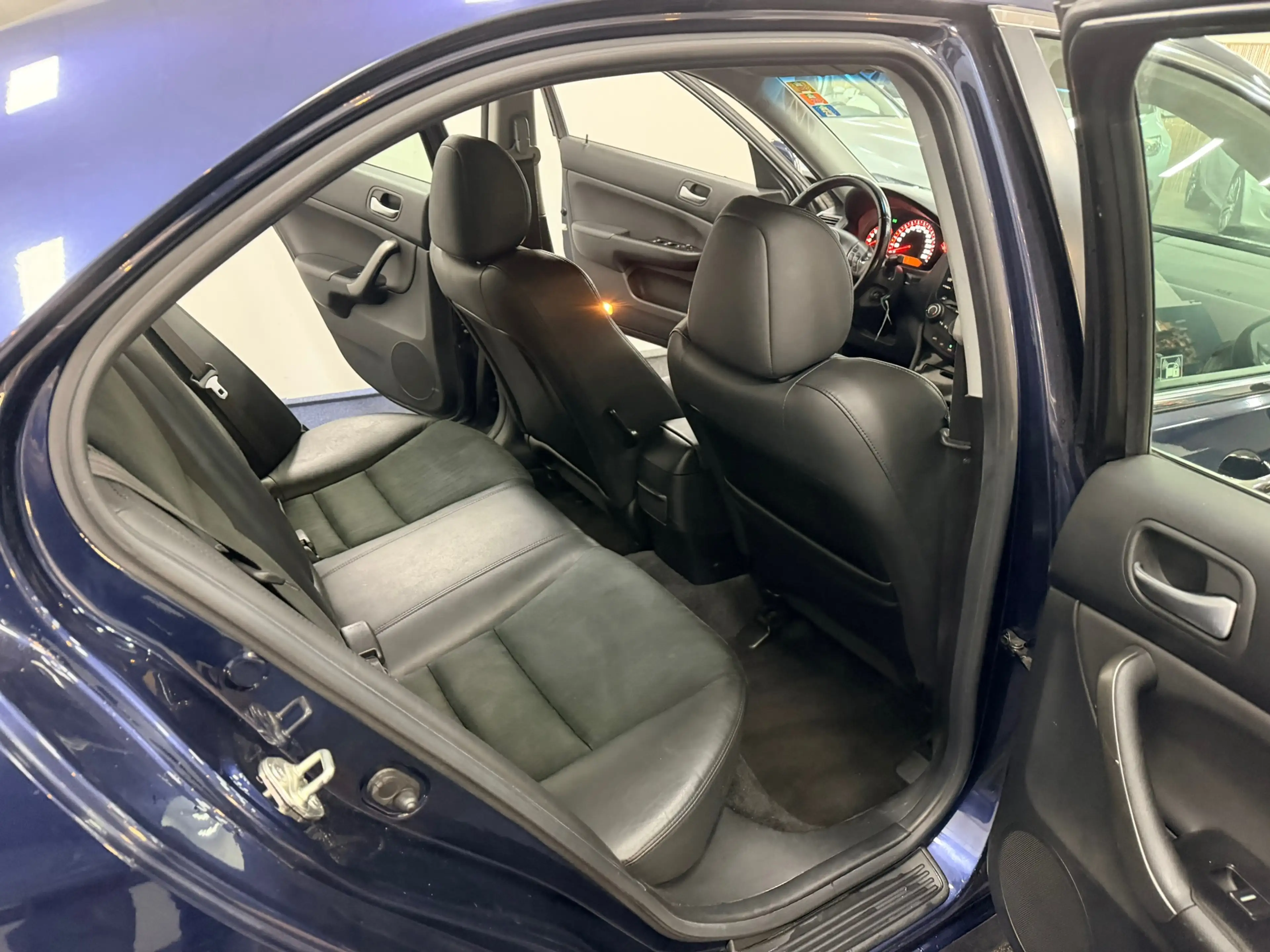 Honda Accord 2.0i Business / DEALER ONDERHOUDEN / SUPER NETJES — photo 27