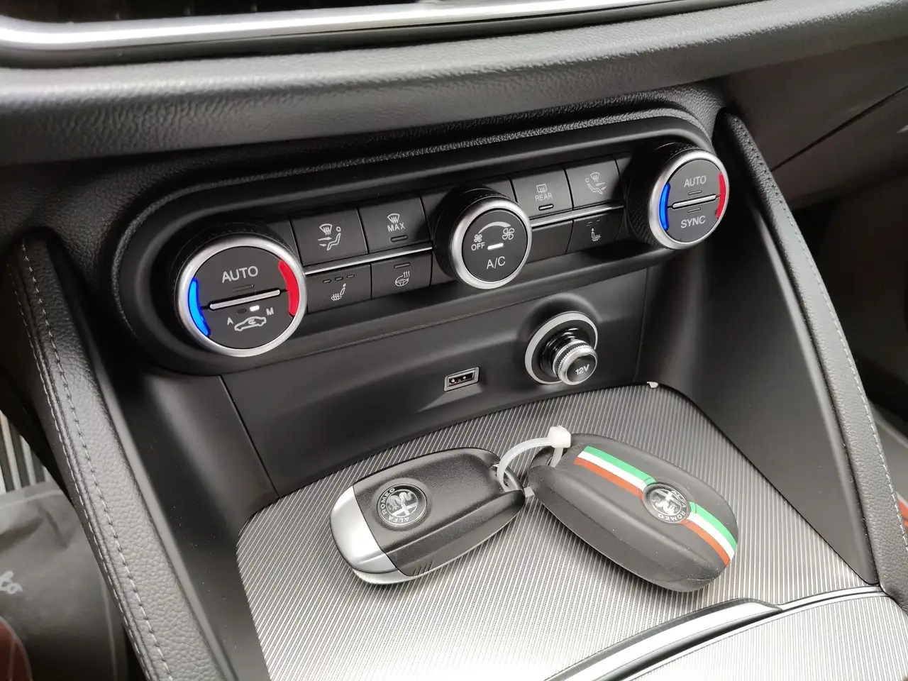 Alfa Romeo Stelvio 2024 — фото 13