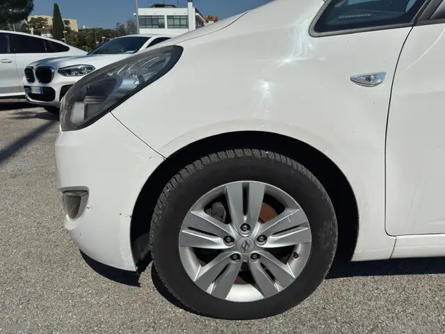 Hyundai Ix20 view 5