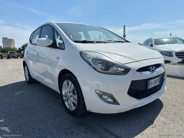 Hyundai Ix20 view 3