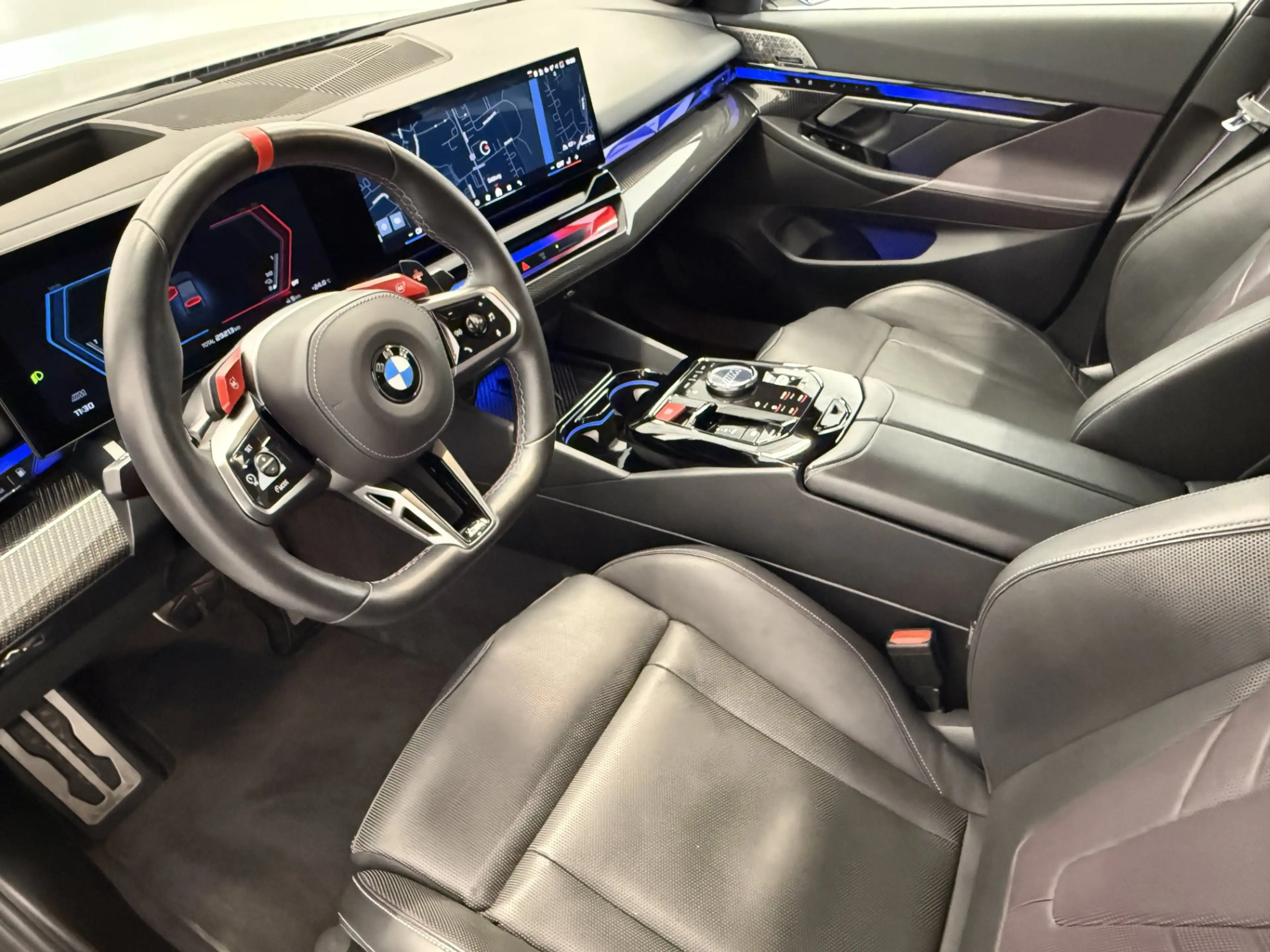 BMW M5 — photo 7