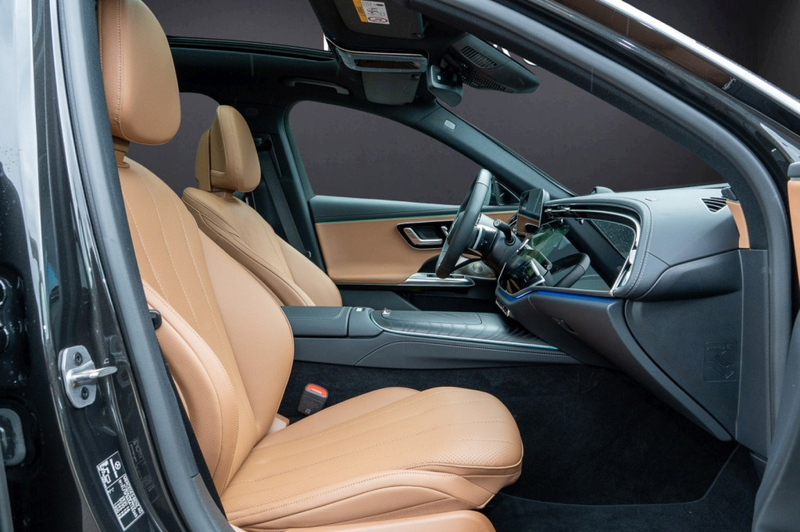 Mercedes-Benz E 400 e 4M *AMG Night Pano Superscreen Digital — photo 7